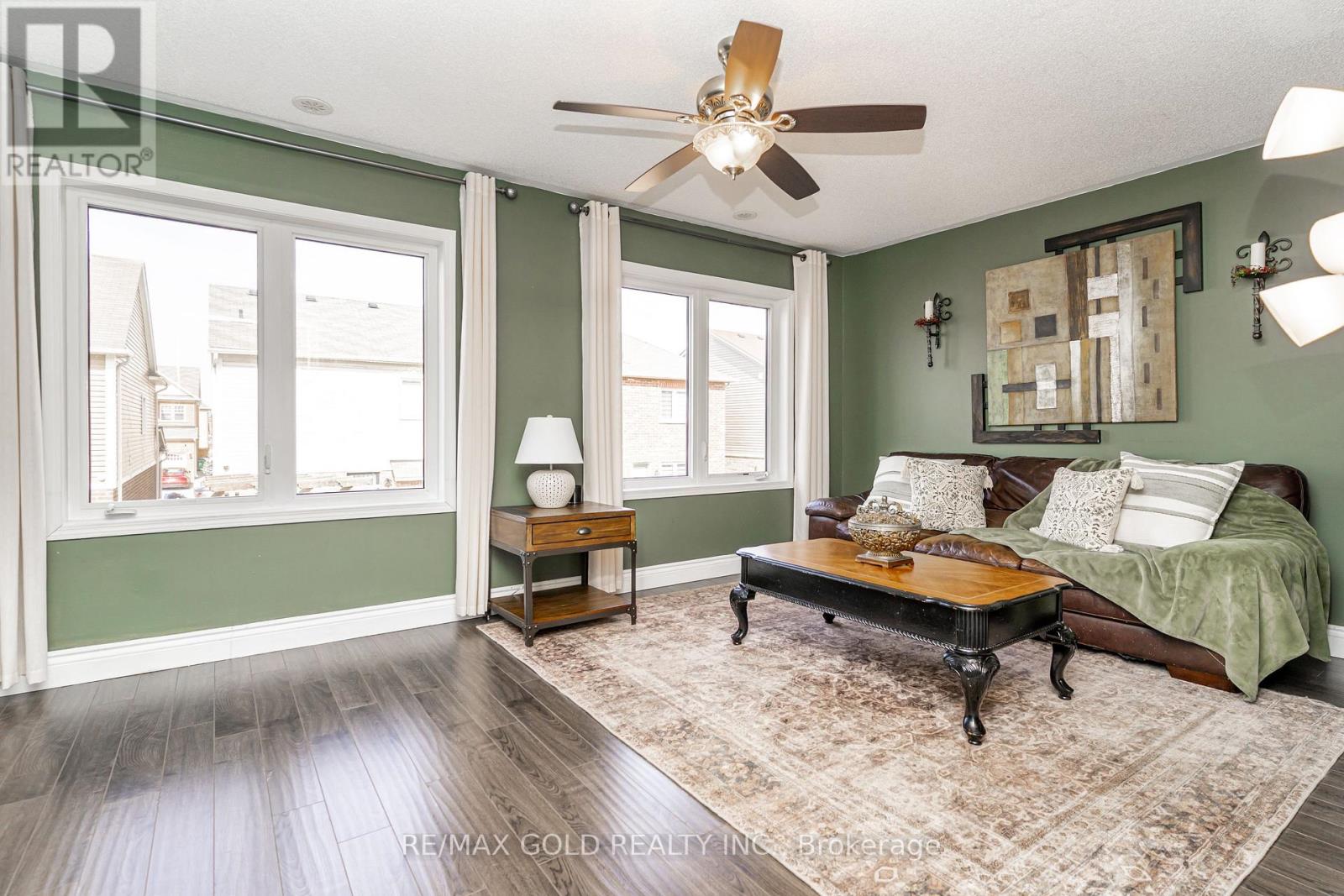 84 Vanhorne Close, Brampton, Ontario  L7A 0X9 - Photo 6 - W12925062