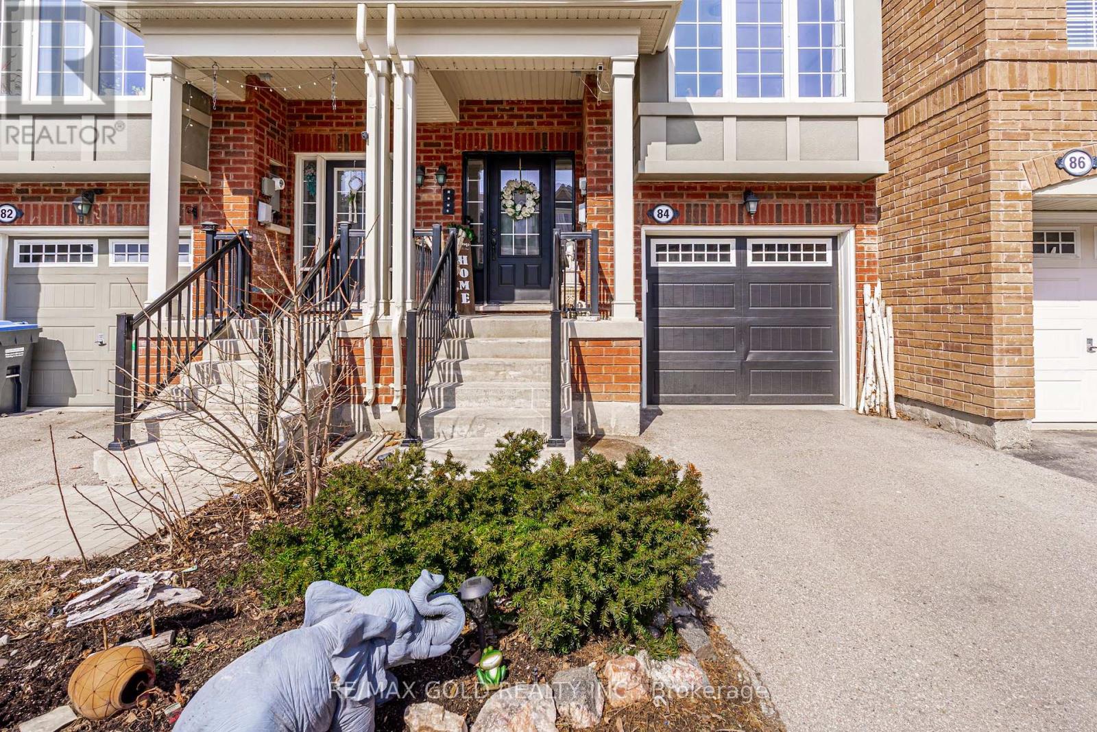 84 Vanhorne Close, Brampton, Ontario  L7A 0X9 - Photo 3 - W12925062