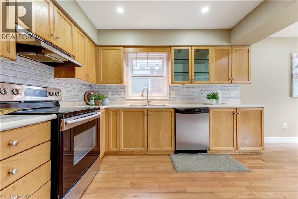 135 Veronica Drive, Kitchener, Ontario  N2A 4E6 - Photo 5 - 40819604