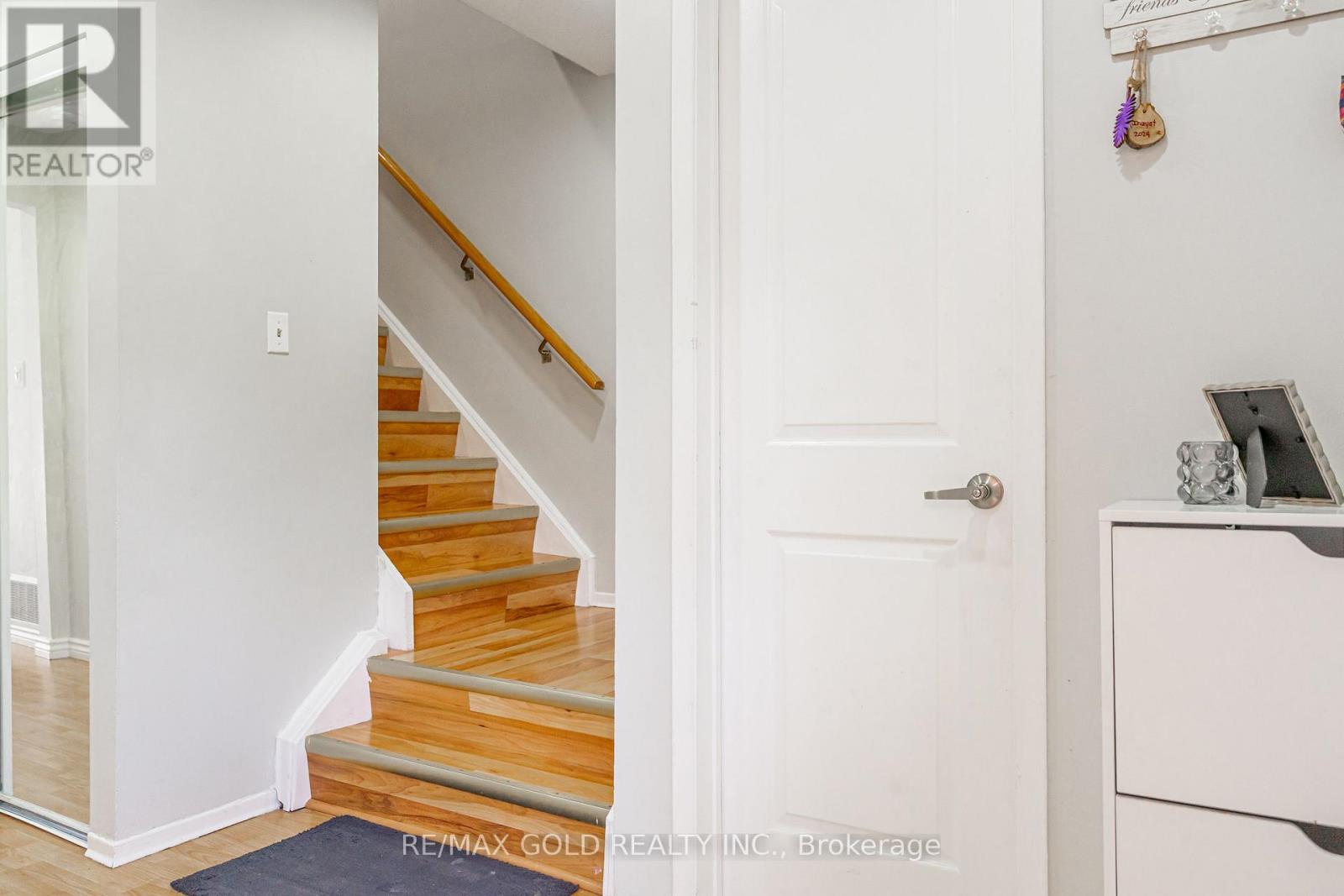 28 Silverstream Road, Brampton, Ontario  L6Z 3W5 - Photo 7 - W12943874