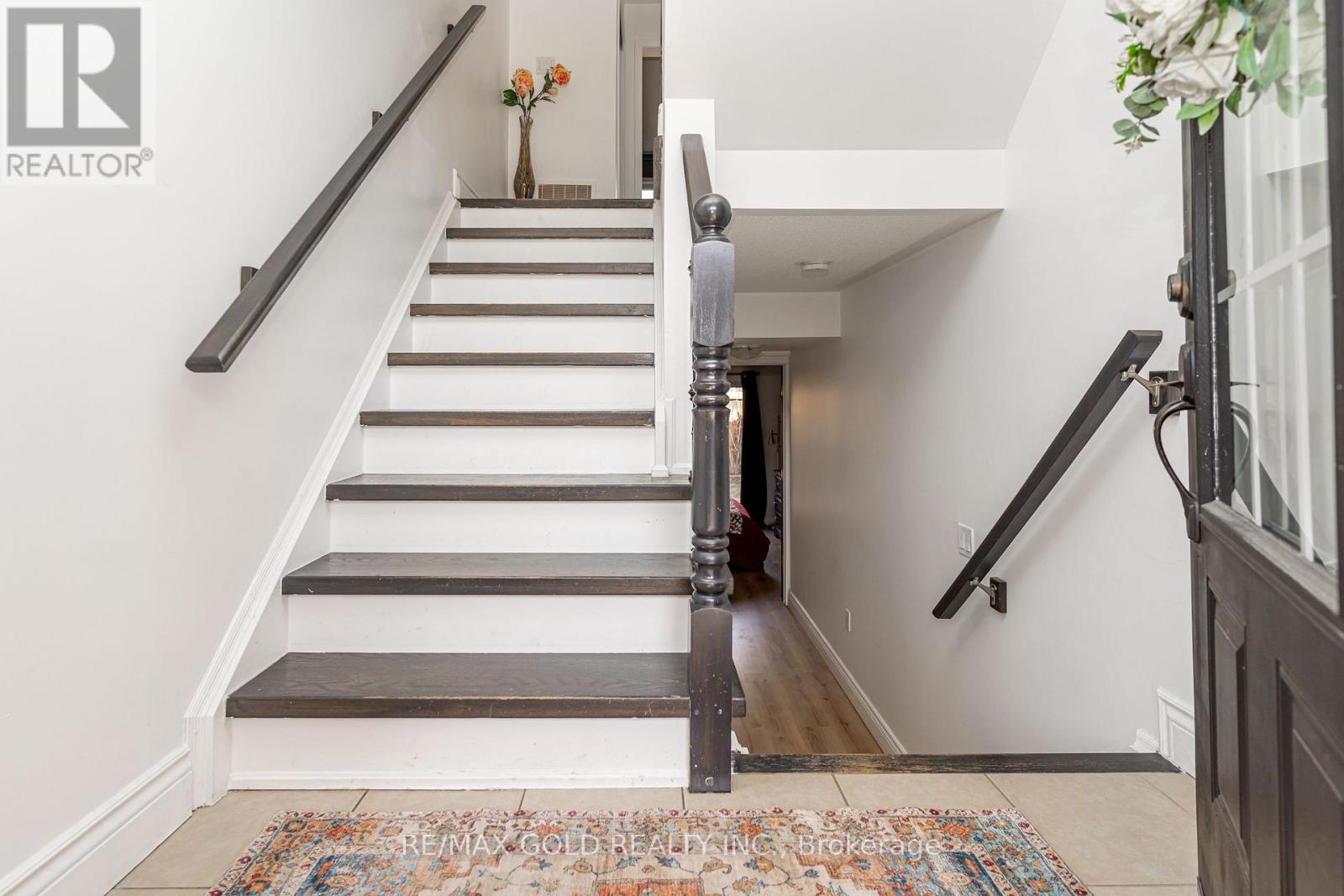 84 Vanhorne Close, Brampton, Ontario  L7A 0X9 - Photo 5 - W12925062