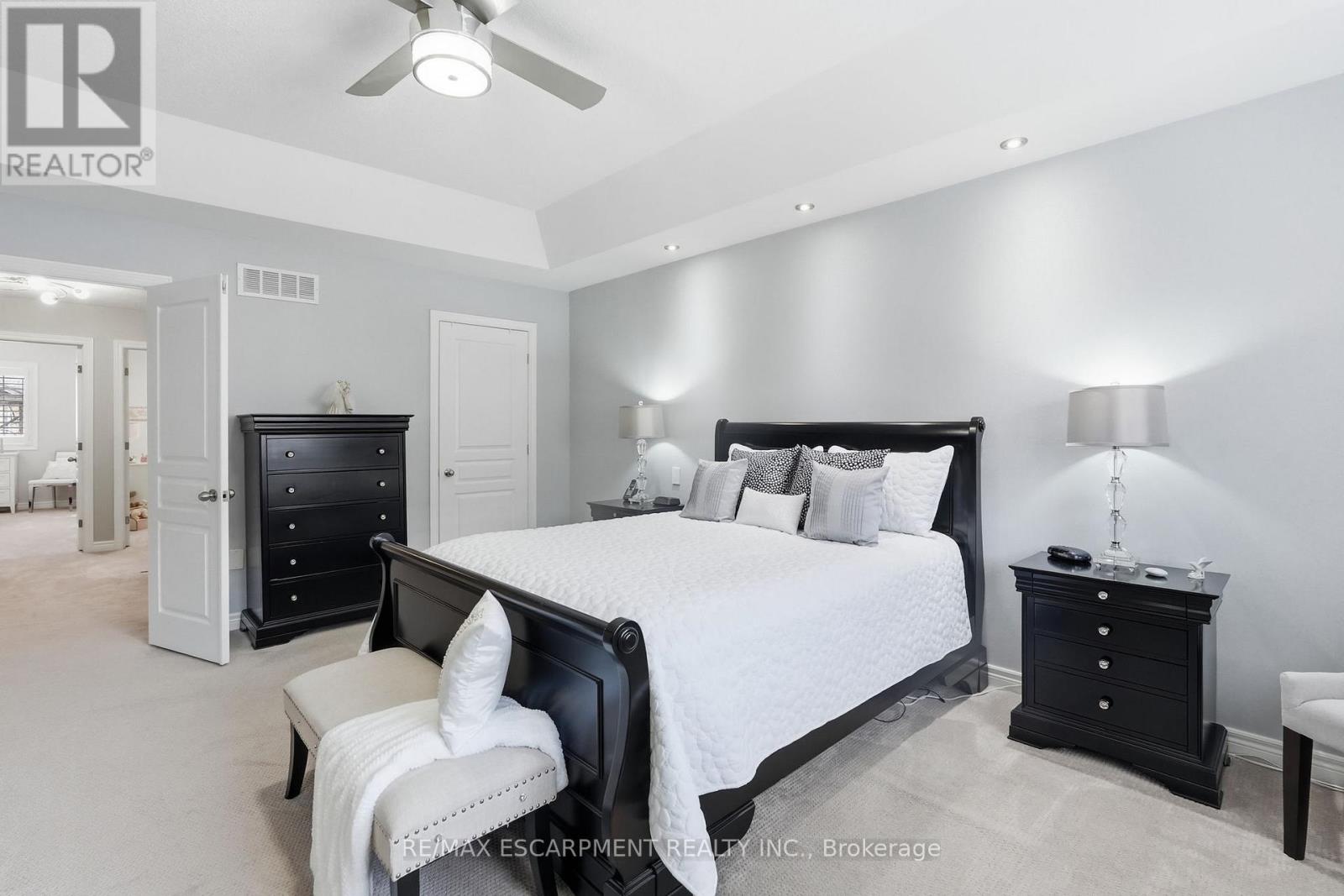 5317 Applegarth Drive, Burlington, Ontario  L7L 7E3 - Photo 25 - W12970038