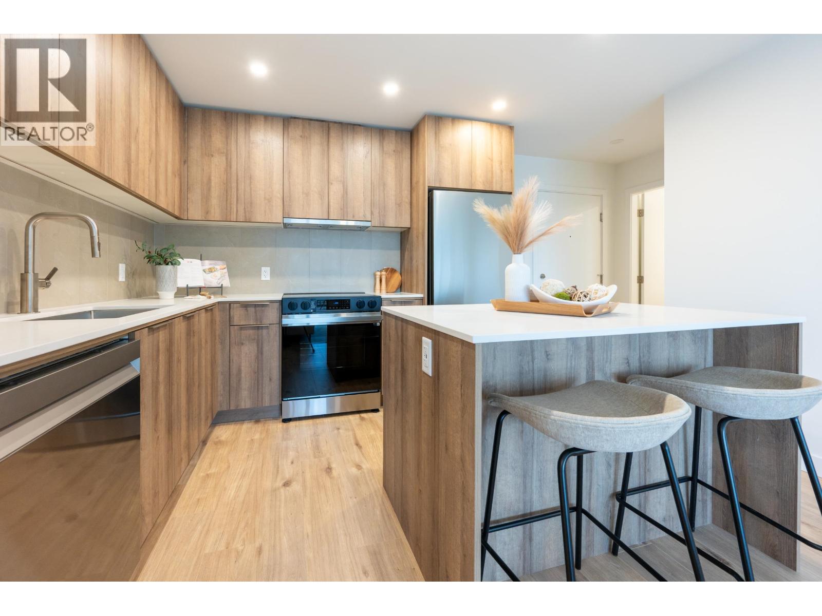 605 3596 Malsum Drive, North Vancouver, British Columbia  V7G 0B5 - Photo 4 - R3111023