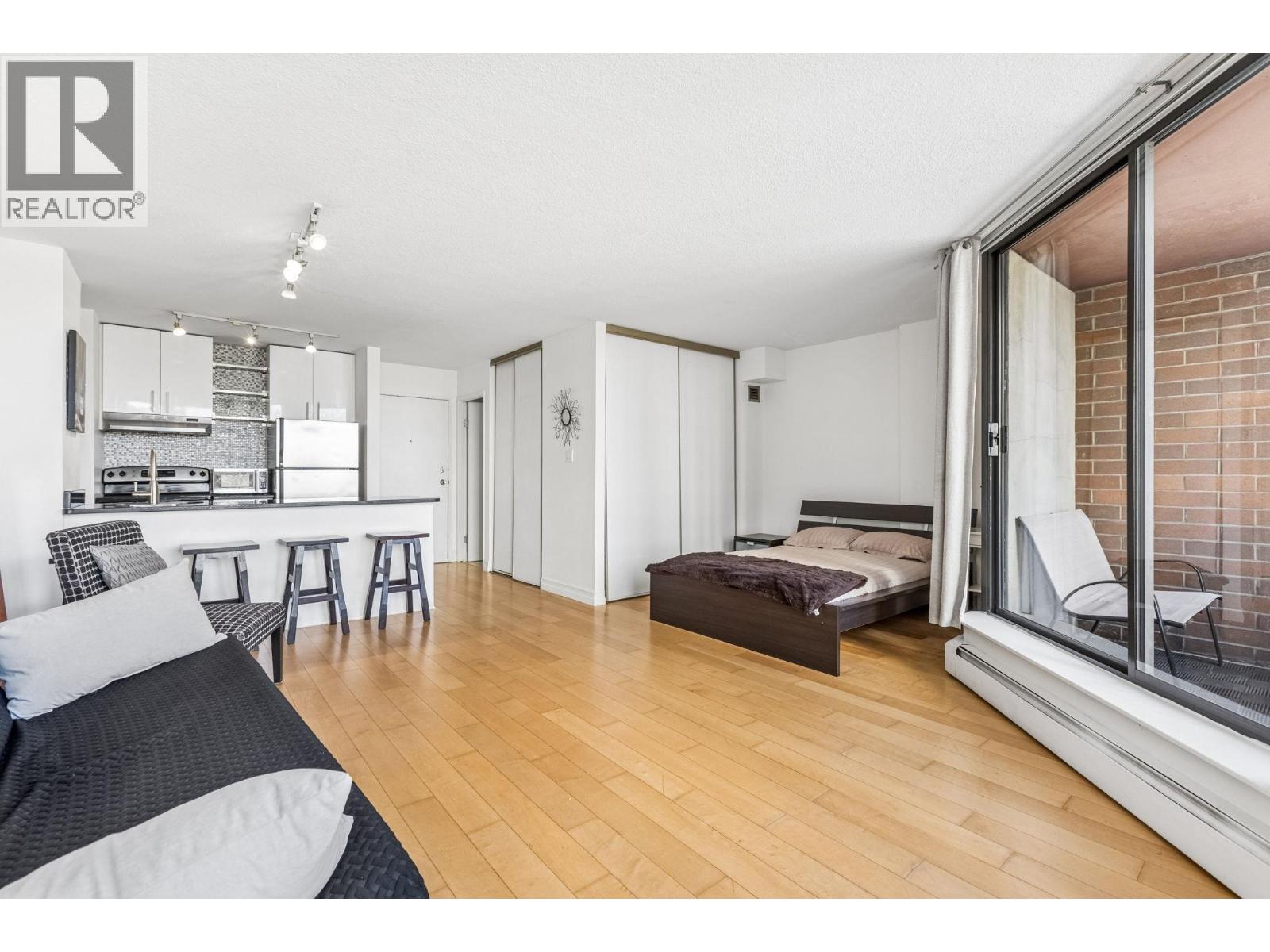 411 1330 BURRARD STREET, Vancouver, British Columbia