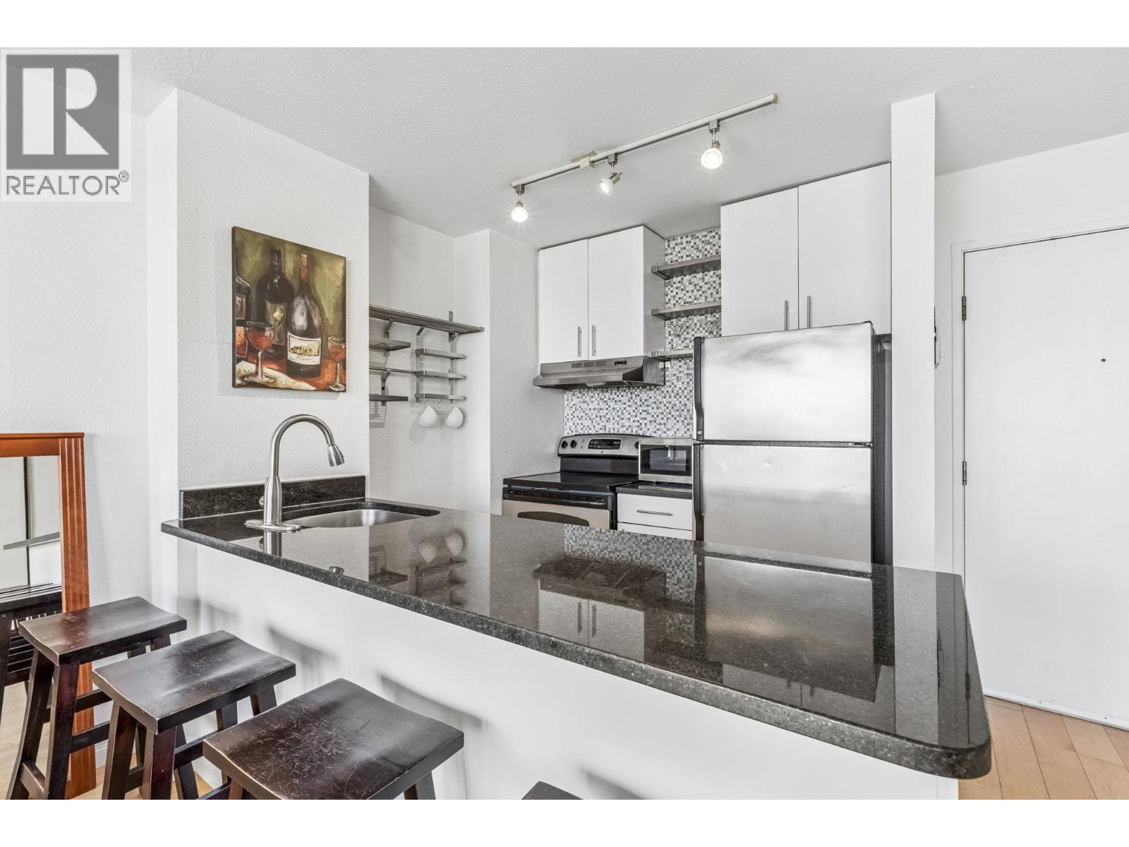 411 1330 Burrard Street, Vancouver, British Columbia  V6Z 2B8 - Photo 2 - R3111043