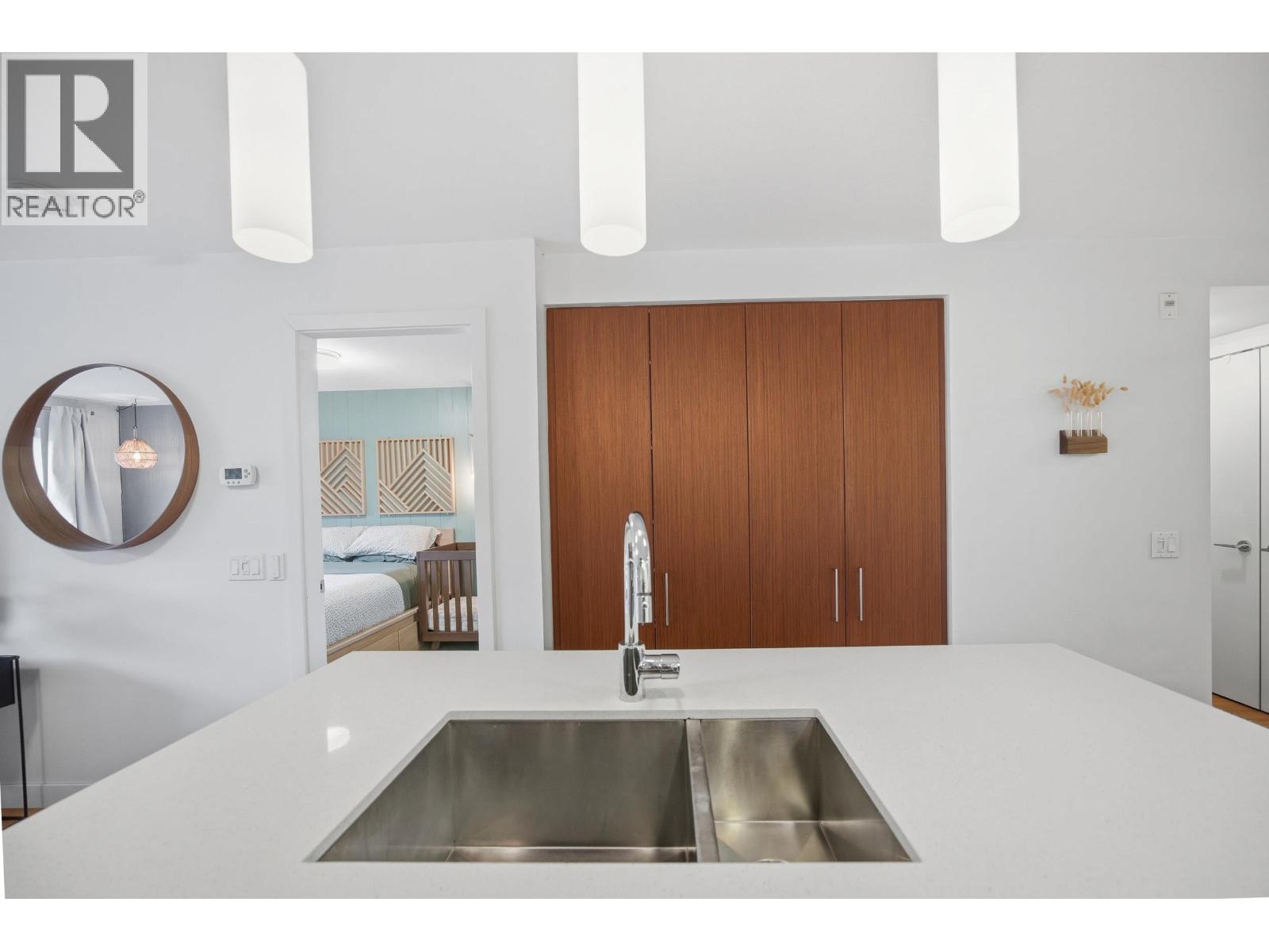 209 221 E 3rd Street, North Vancouver, British Columbia  V7L 0C1 - Photo 5 - R3111050