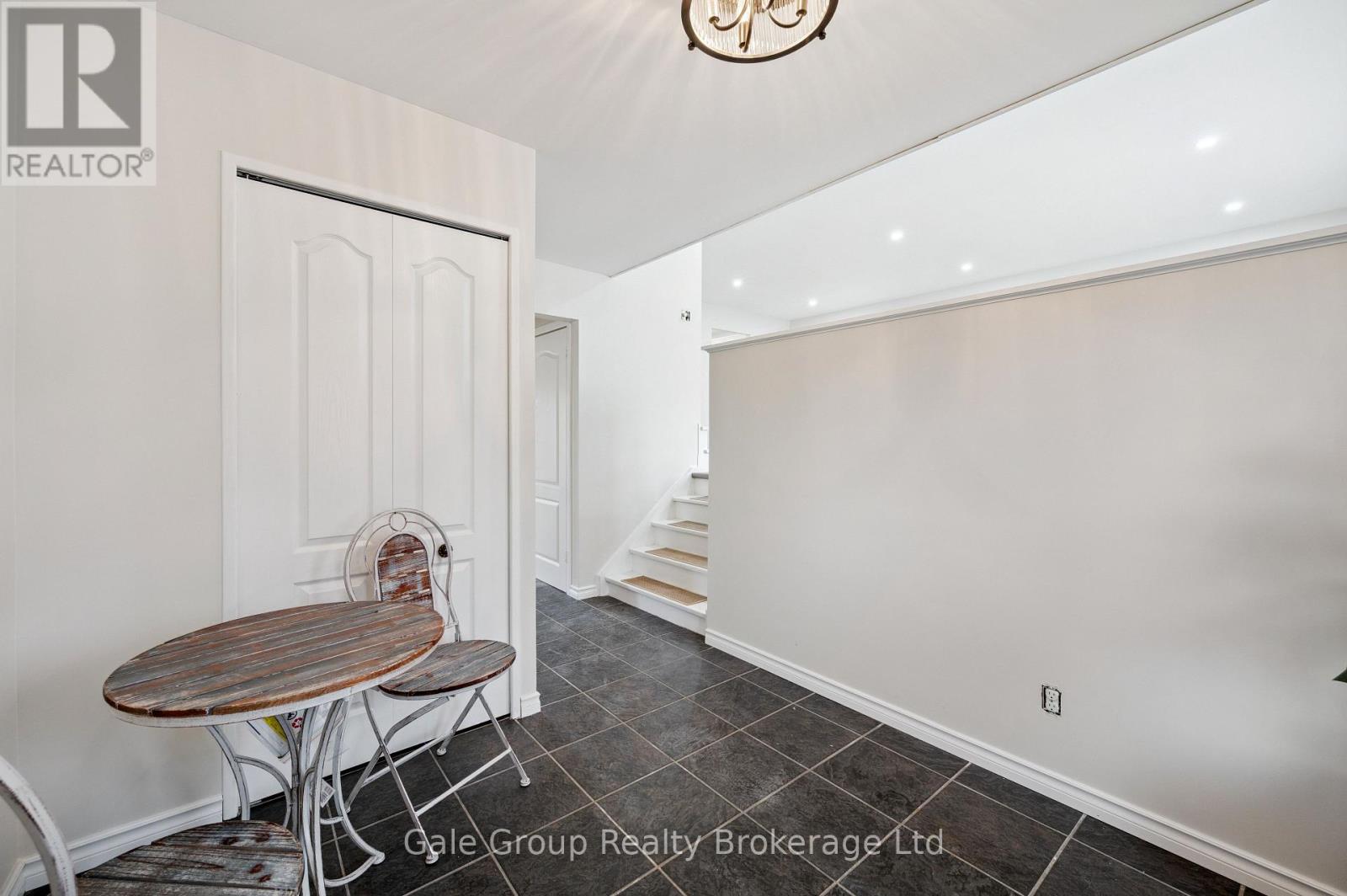 165 Brookside Crescent, Kitchener, Ontario  N2N 1G9 - Photo 4 - X12995422