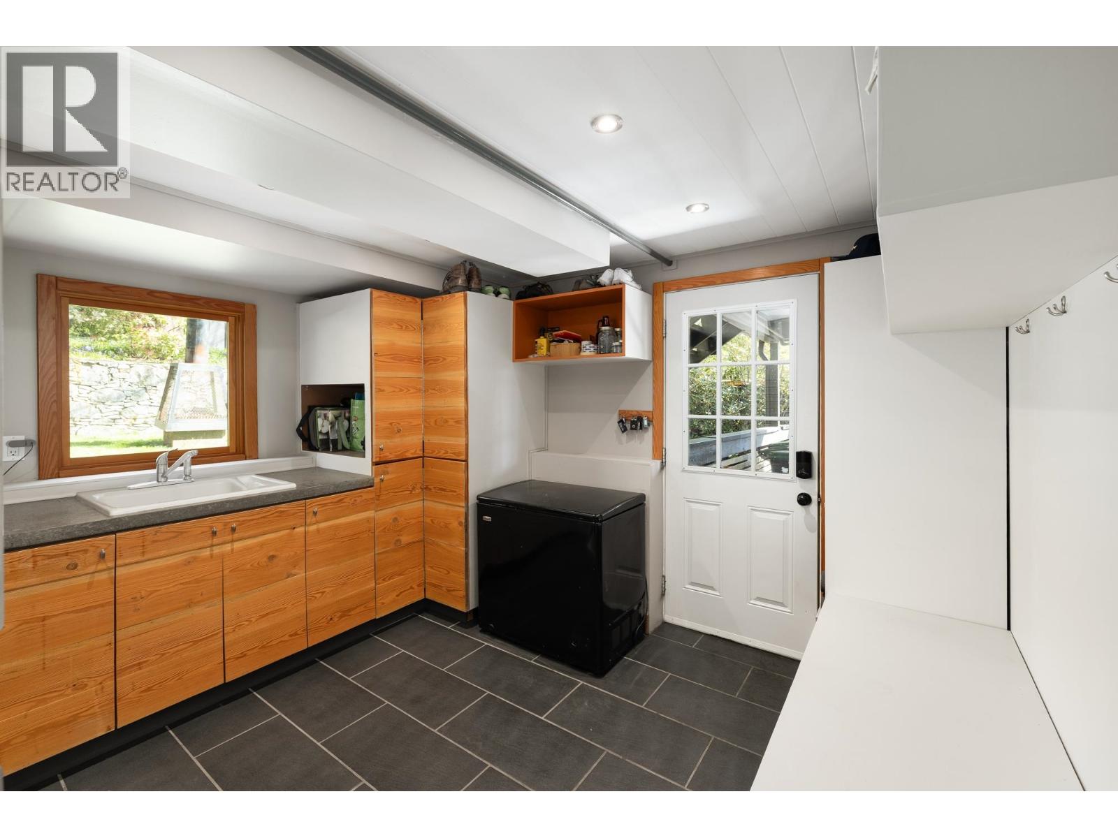 1374 E 15th Street, North Vancouver, British Columbia  V7J 1K8 - Photo 38 - R3111019