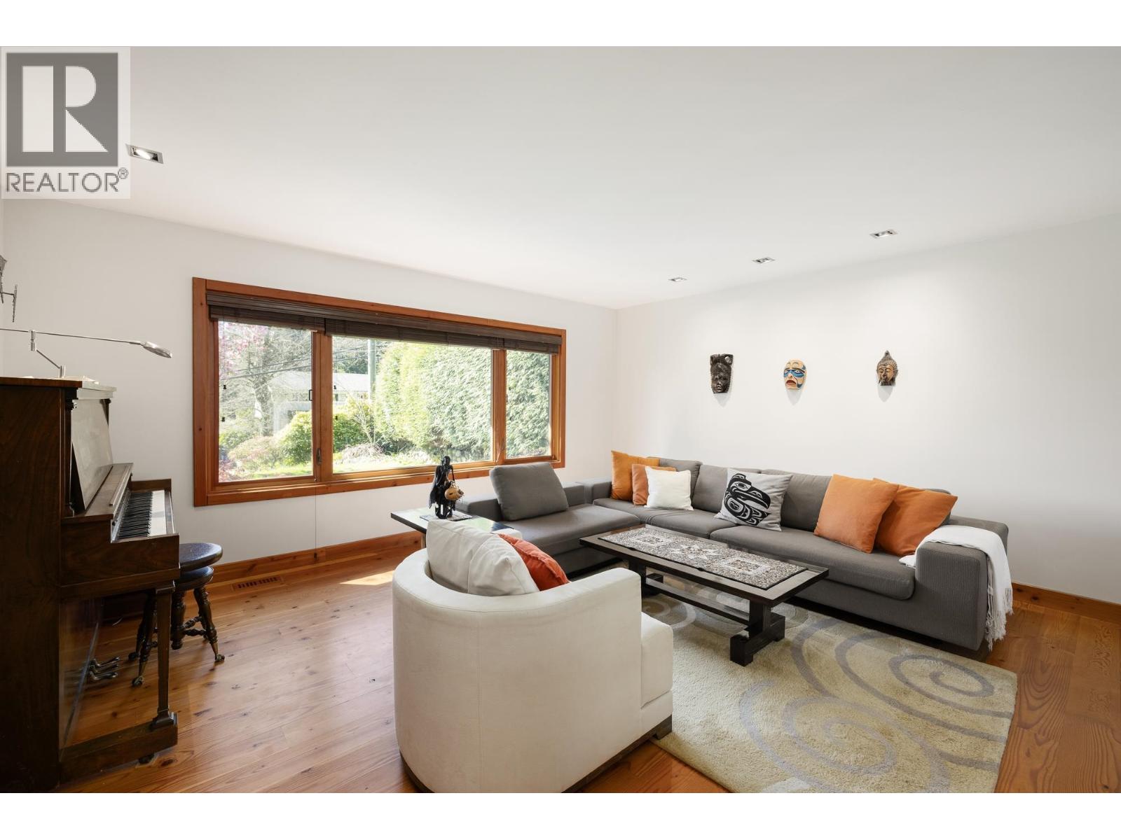 1374 E 15th Street, North Vancouver, British Columbia  V7J 1K8 - Photo 5 - R3111019