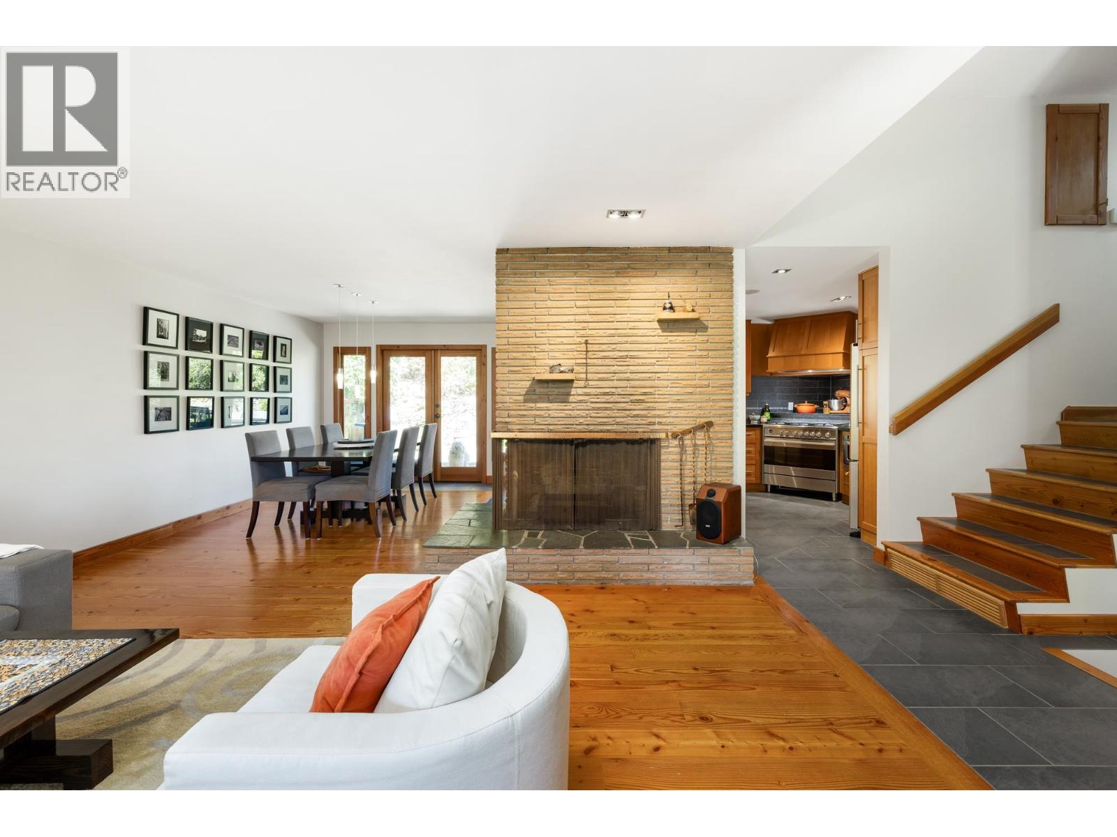 1374 E 15th Street, North Vancouver, British Columbia  V7J 1K8 - Photo 8 - R3111019