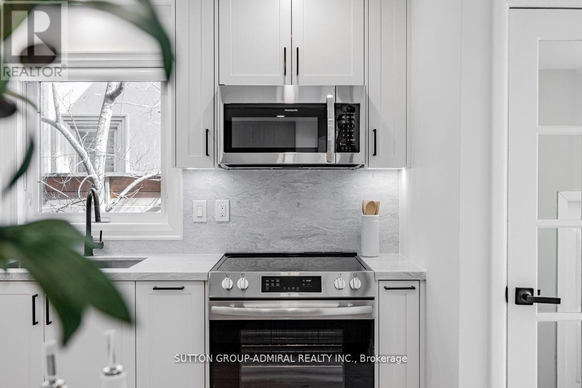 248 Sandringham Drive, Toronto, Ontario  M3H 1G3 - Photo 15 - C12995228