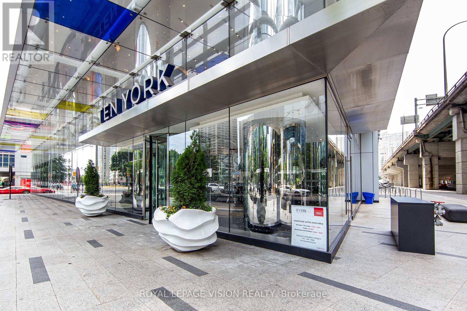 5813 - 10 YORK STREET, Toronto, Ontario