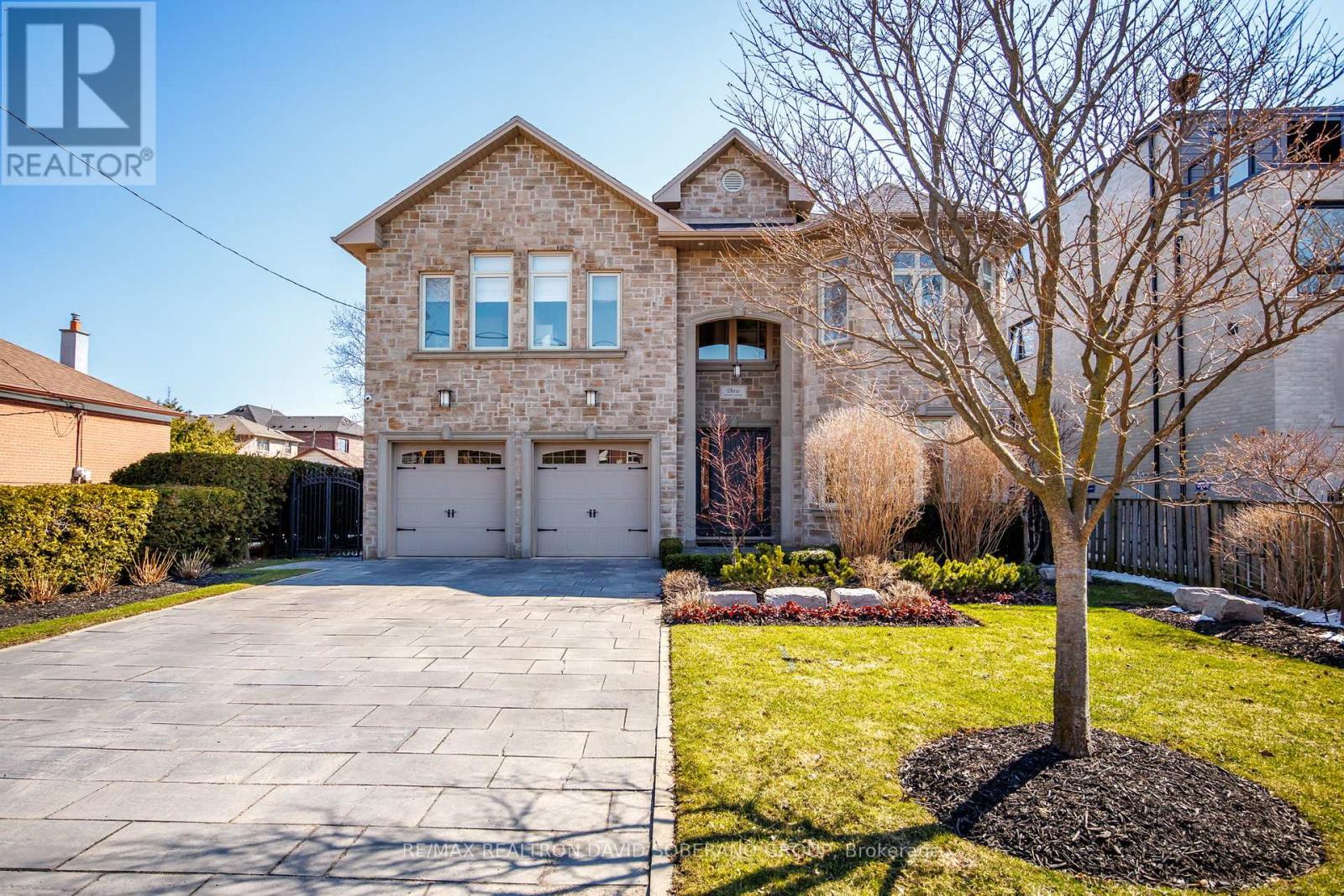 3 Dunsmore Gardens, Toronto, Ontario  M3H 3M1 - Photo 2 - C12995296