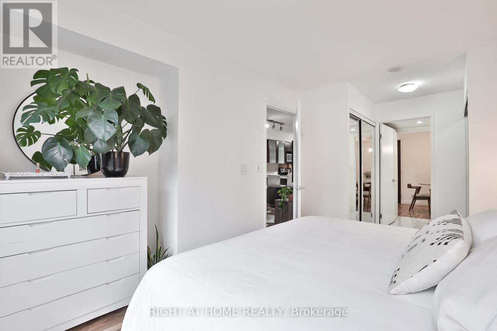 613 - 1005 King Street W, Toronto, Ontario  M6K 3M8 - Photo 10 - C12995306