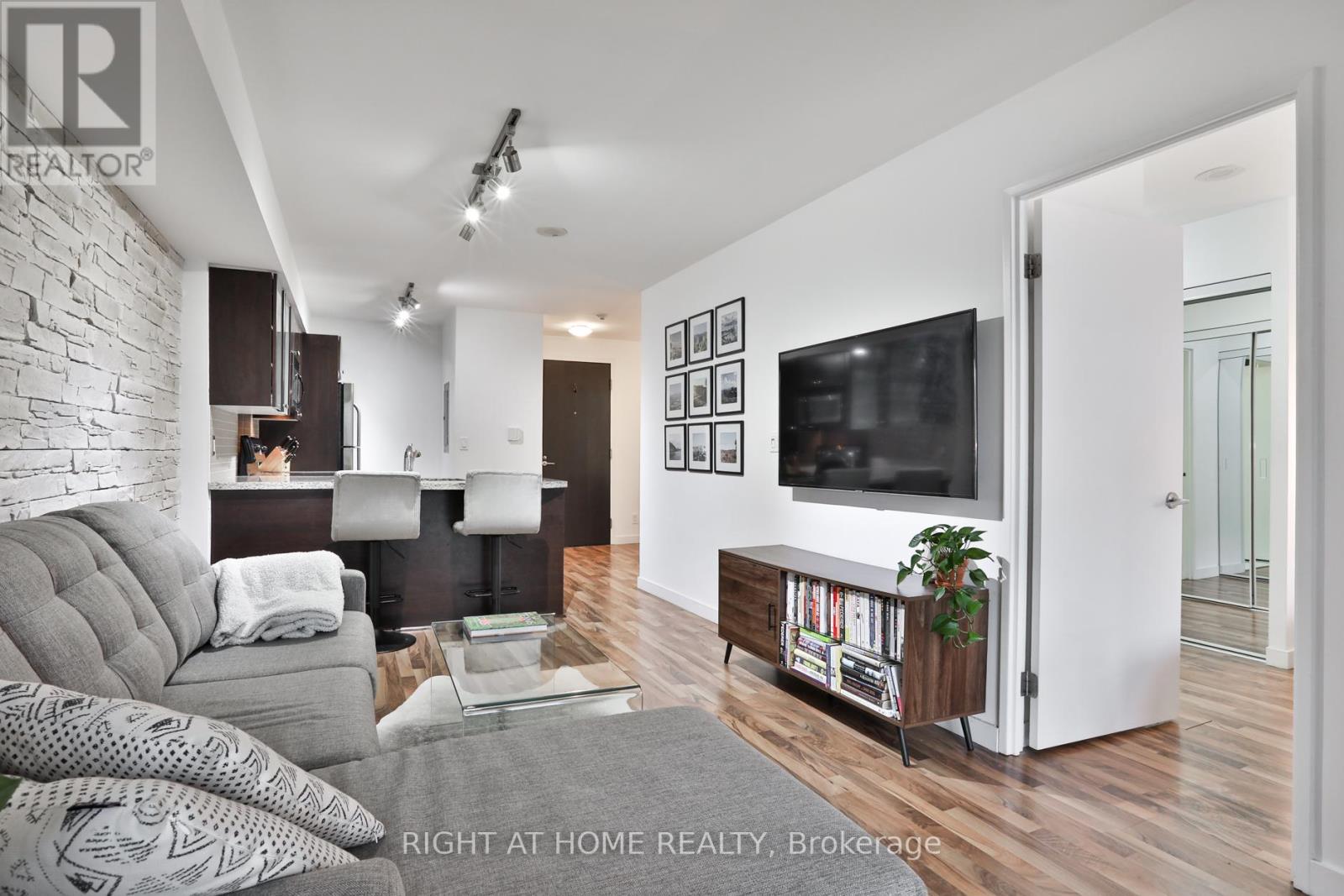 613 - 1005 King Street W, Toronto, Ontario  M6K 3M8 - Photo 8 - C12995306