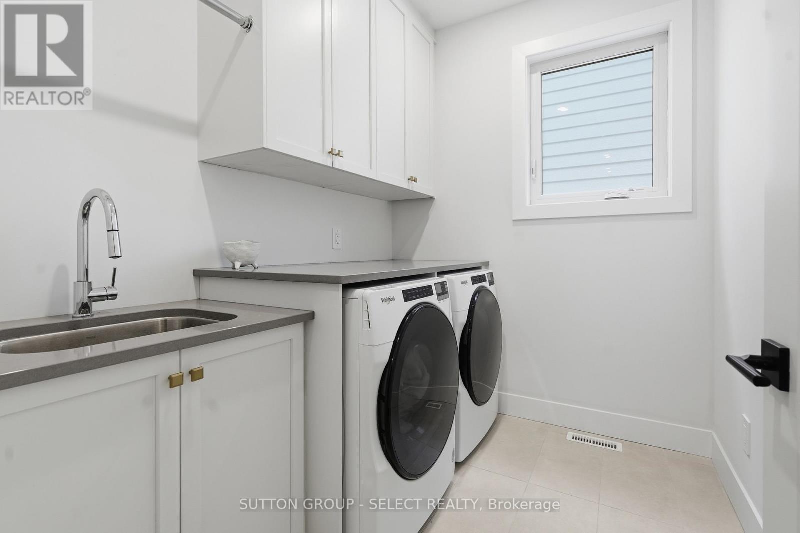 1886 Fountain Grass Drive, London South, Ontario  N6K 0K7 - Photo 8 - X12983280