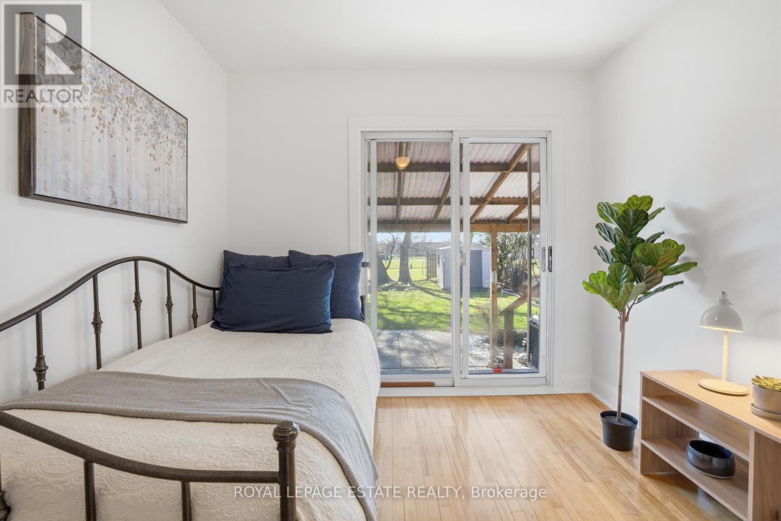 62 Binswood Avenue, Toronto, Ontario  M4C 3N7 - Photo 10 - E12995258