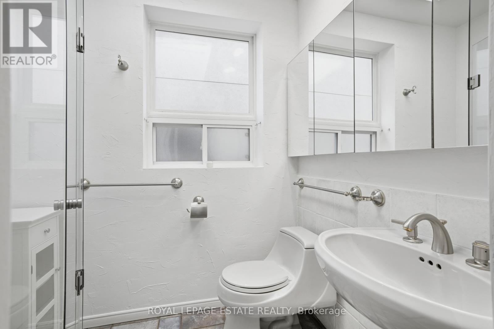 62 Binswood Avenue, Toronto, Ontario  M4C 3N7 - Photo 11 - E12995258