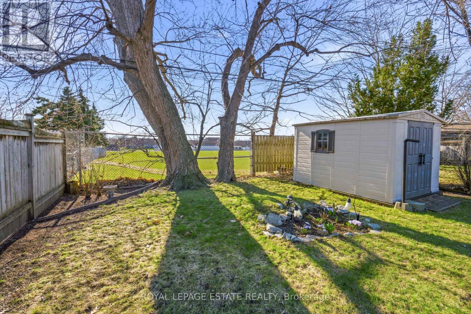 62 Binswood Avenue, Toronto, Ontario  M4C 3N7 - Photo 17 - E12995258