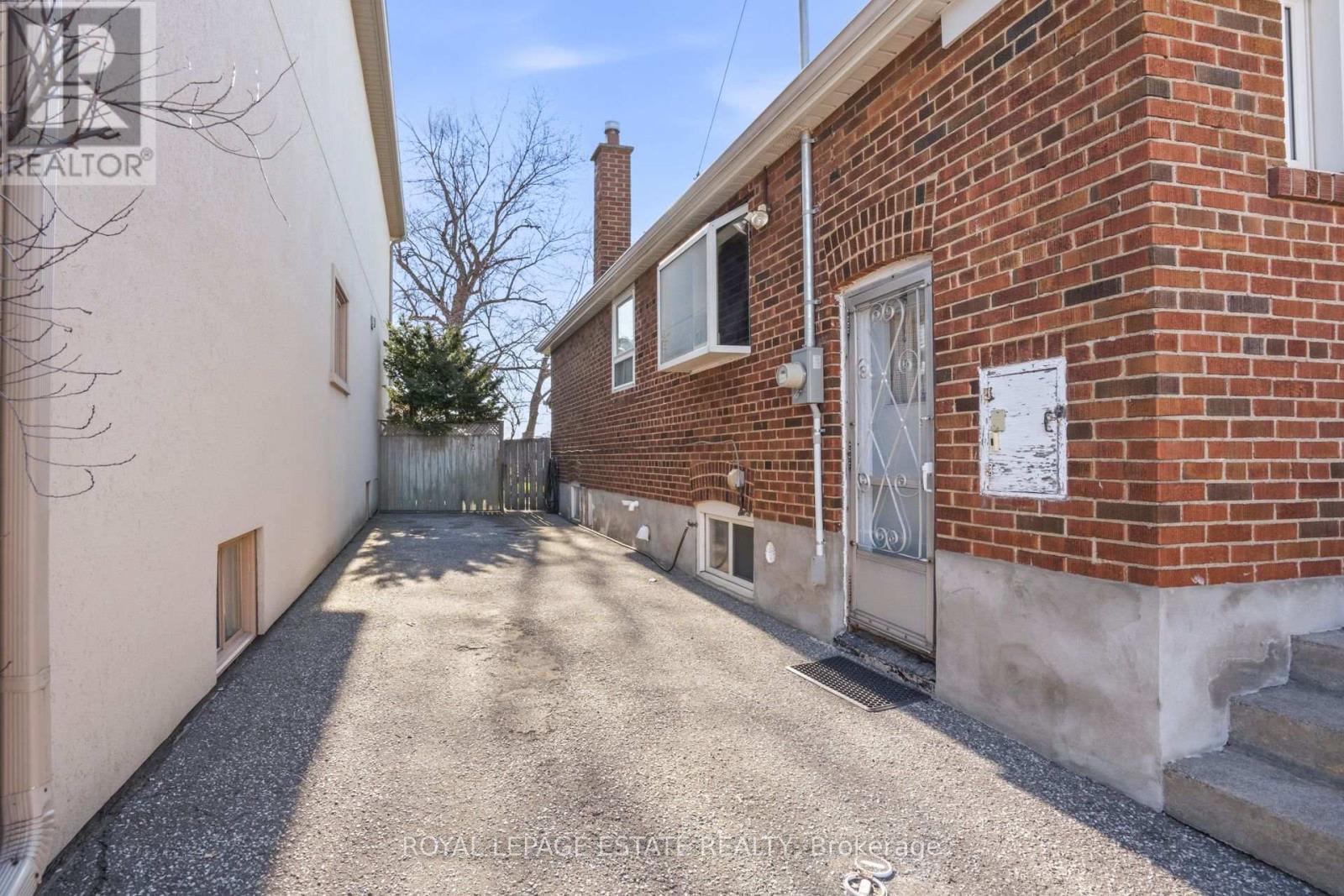 62 Binswood Avenue, Toronto, Ontario  M4C 3N7 - Photo 23 - E12995258