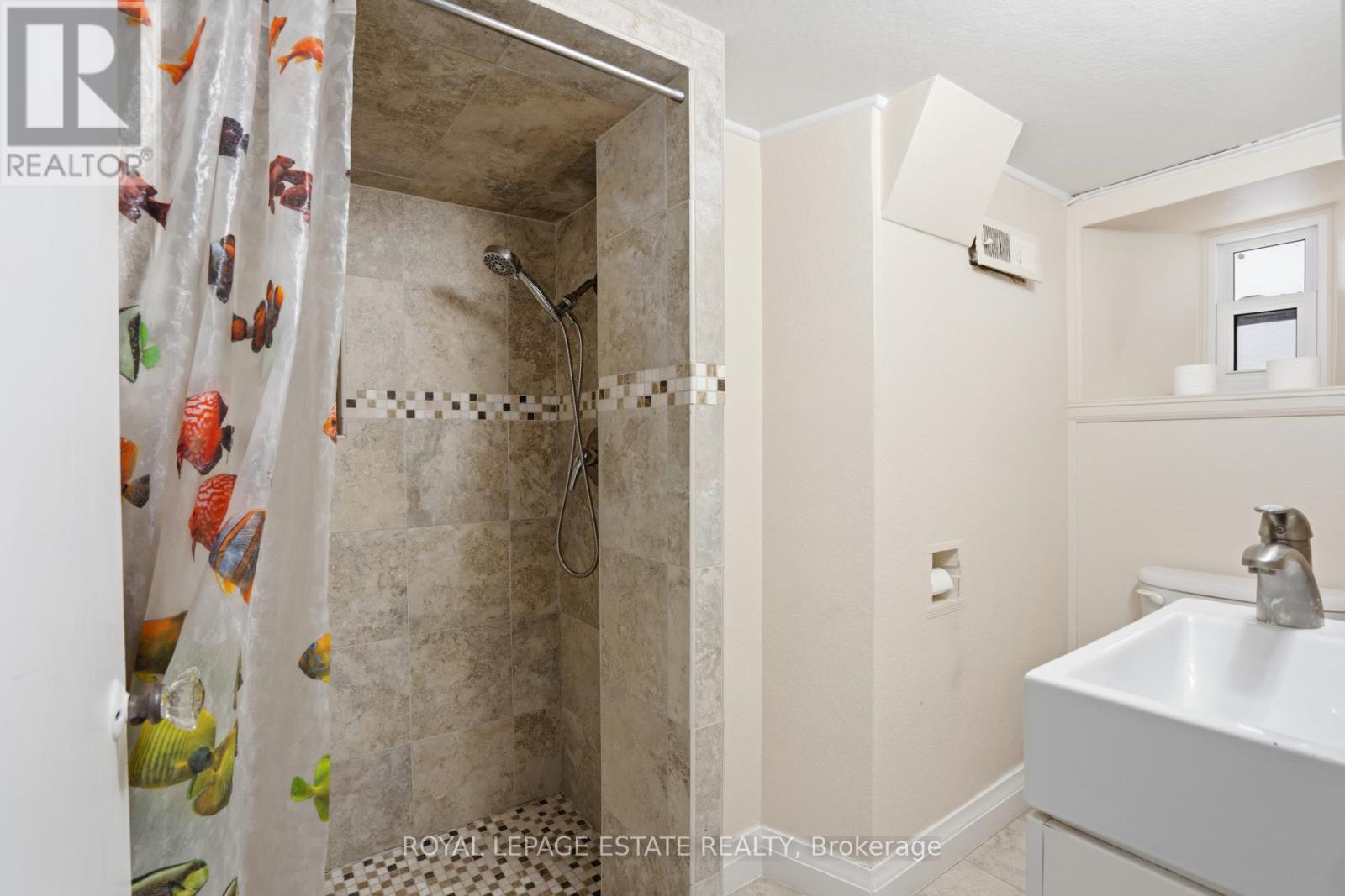 62 Binswood Avenue, Toronto, Ontario  M4C 3N7 - Photo 28 - E12995258