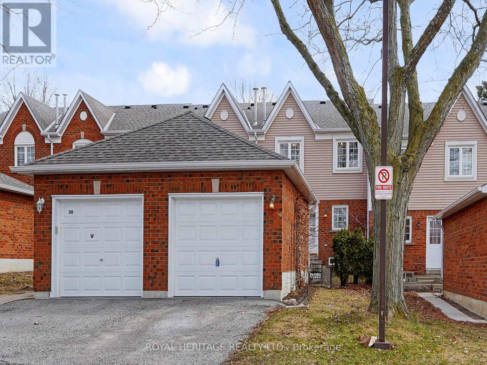 39 - 10 BASSETT BOULEVARD, Whitby, Ontario