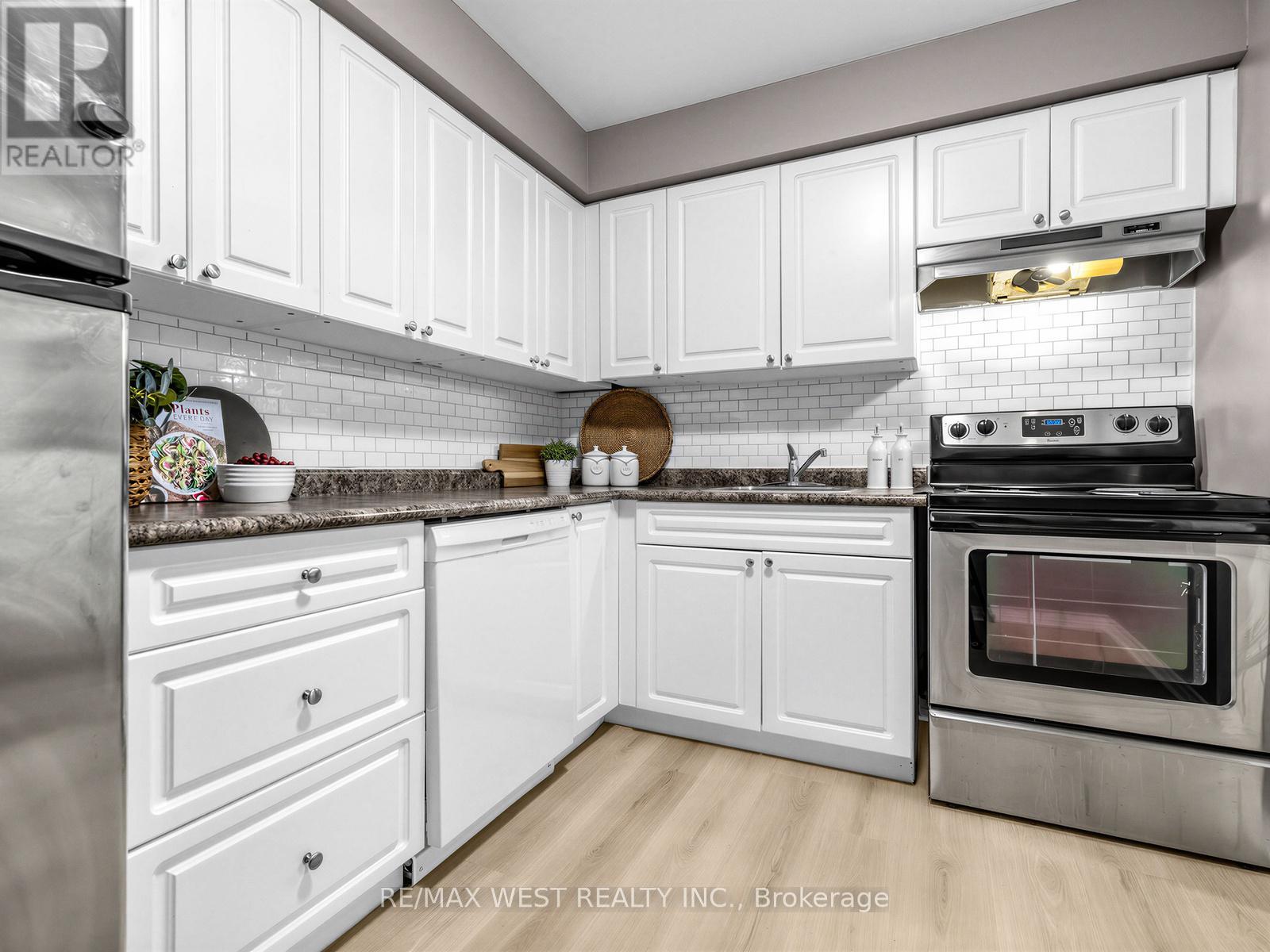 117 - 246 Milestone Crescent, Aurora, Ontario  L4G 3M2 - Photo 9 - N12995268