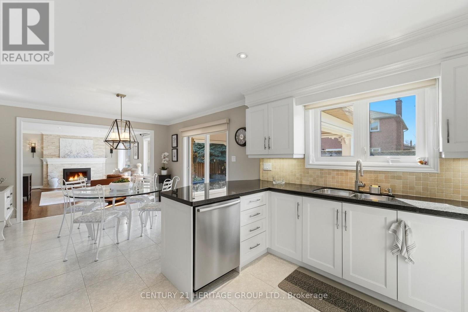 12 Lavinio Court, Vaughan, Ontario  L6A 1V8 - Photo 11 - N12995302