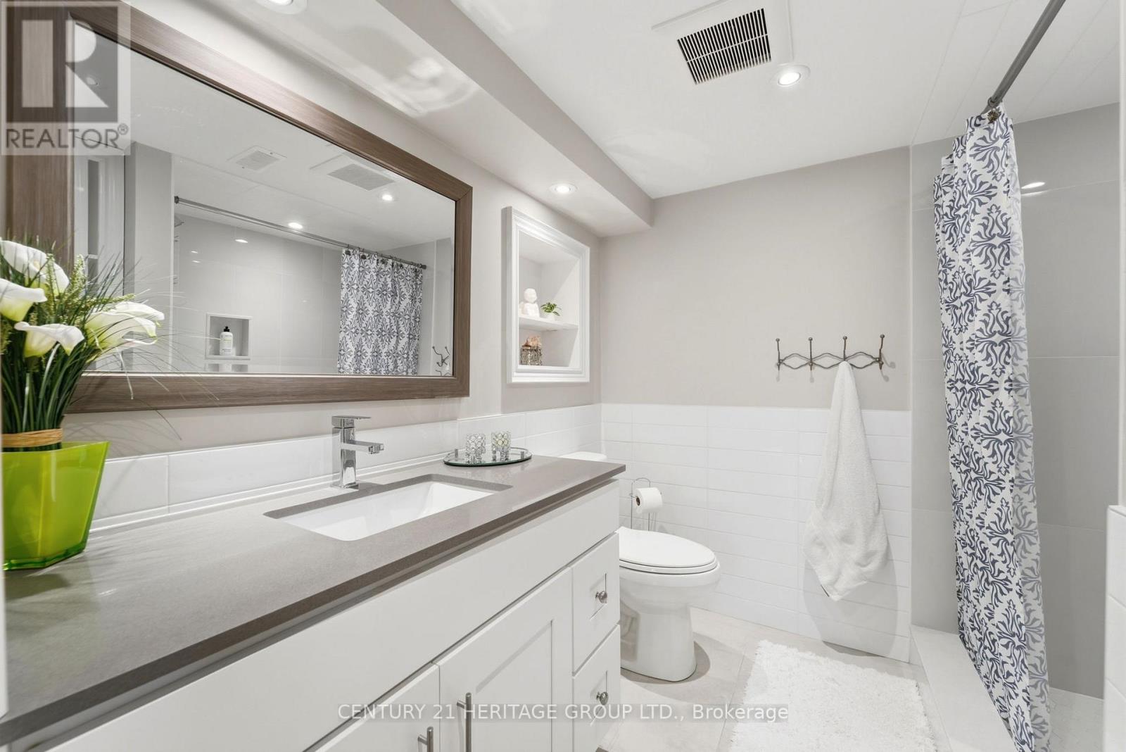 12 Lavinio Court, Vaughan, Ontario  L6A 1V8 - Photo 38 - N12995302