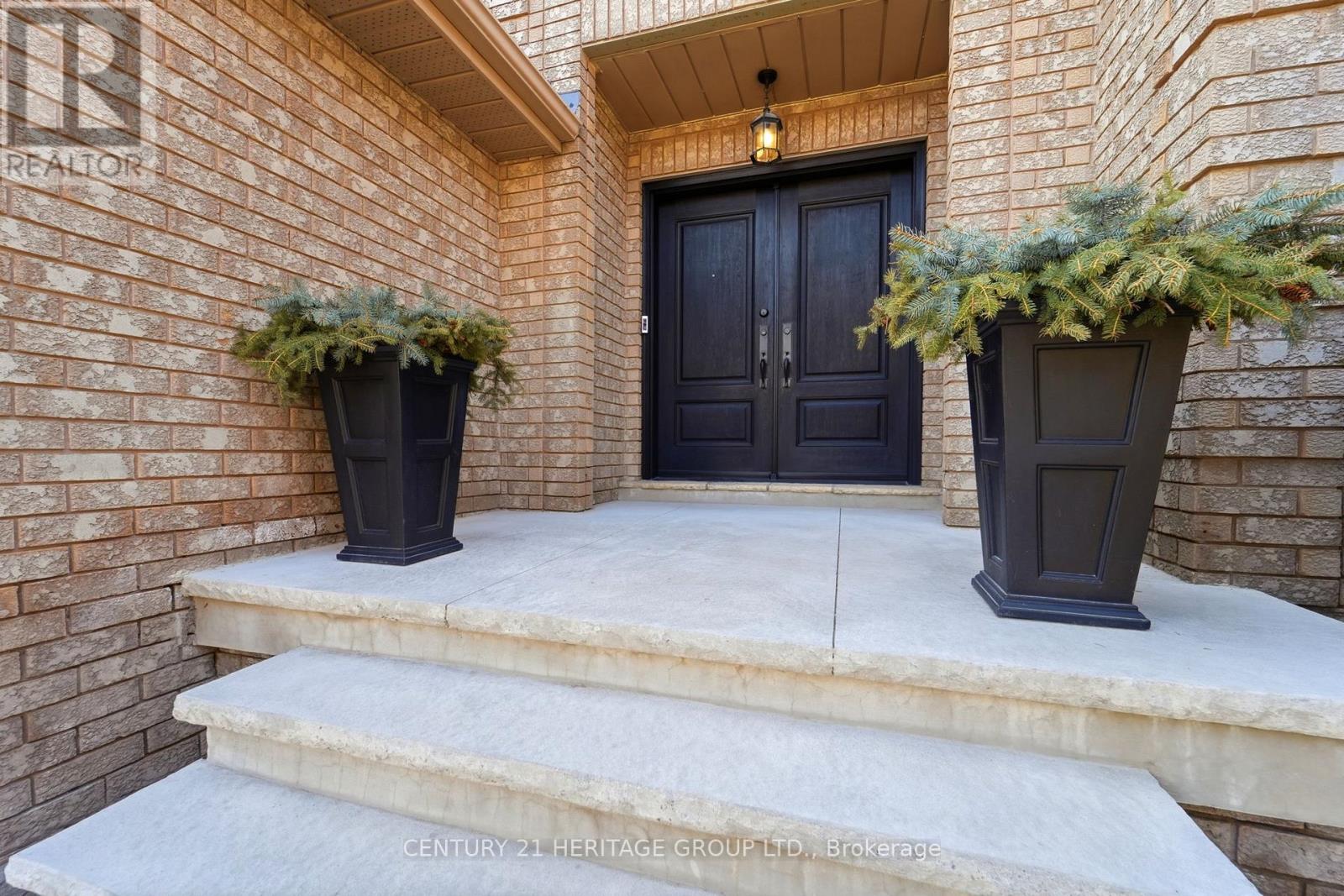 12 Lavinio Court, Vaughan, Ontario  L6A 1V8 - Photo 4 - N12995302