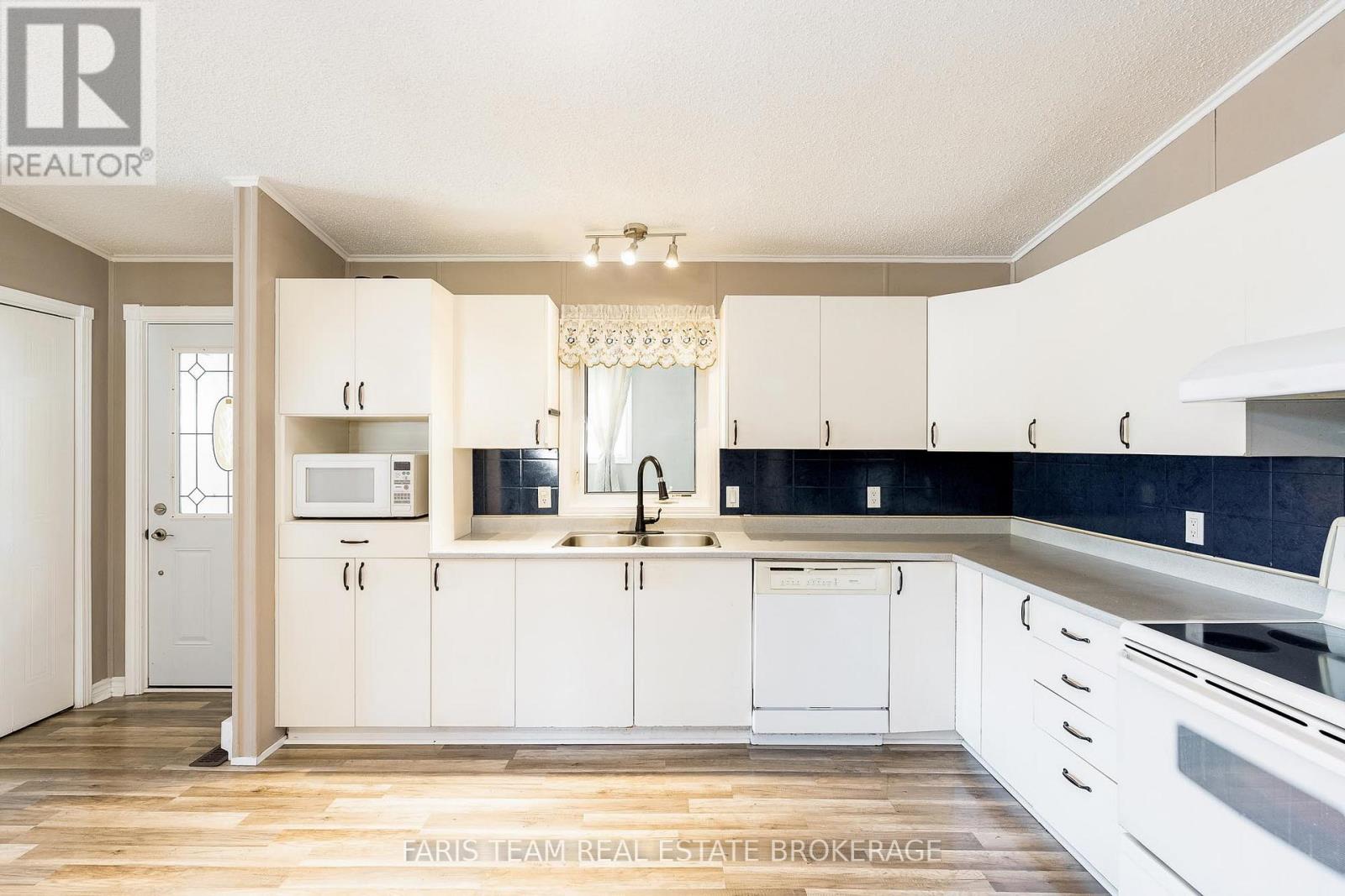 13 Sunrise Circle, Bradford West Gwillimbury, Ontario  L3Z 2A5 - Photo 8 - N12995376