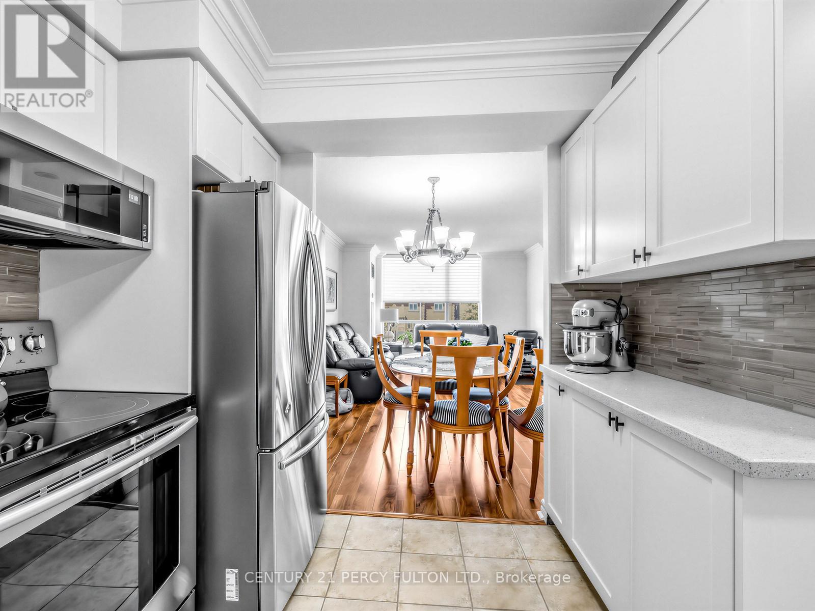 201 - 745 New Westminster Drive, Vaughan, Ontario  L4J 8J9 - Photo 11 - N12995392