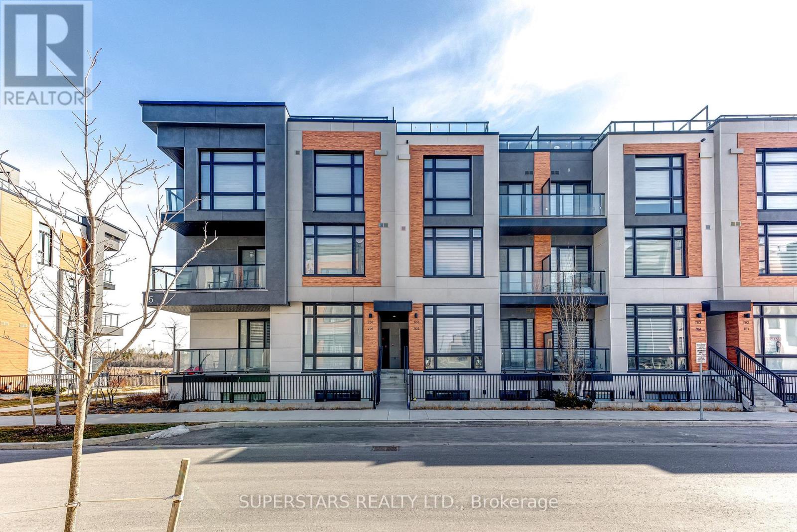 705 - 5 Steckley House Lane, Richmond Hill, Ontario  L4S 0N2 - Photo 2 - N12995398