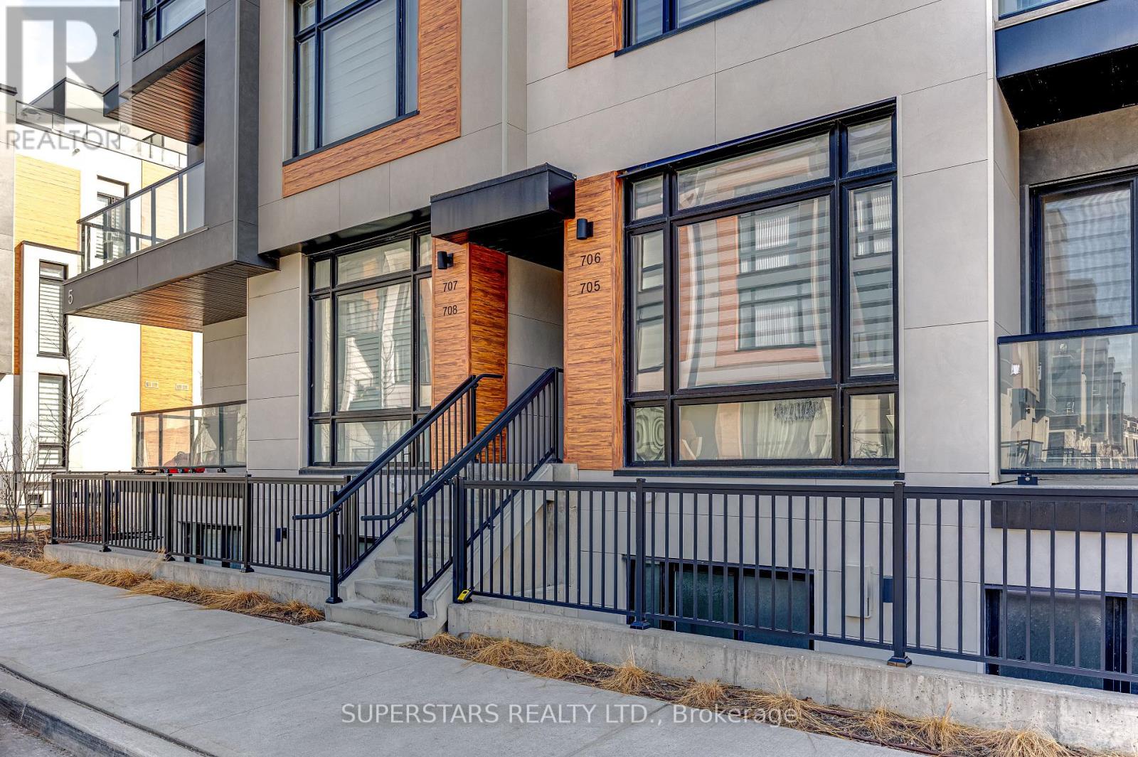 705 - 5 Steckley House Lane, Richmond Hill, Ontario  L4S 0N2 - Photo 3 - N12995398