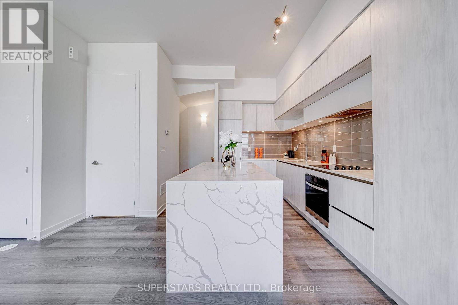 705 - 5 Steckley House Lane, Richmond Hill, Ontario  L4S 0N2 - Photo 7 - N12995398