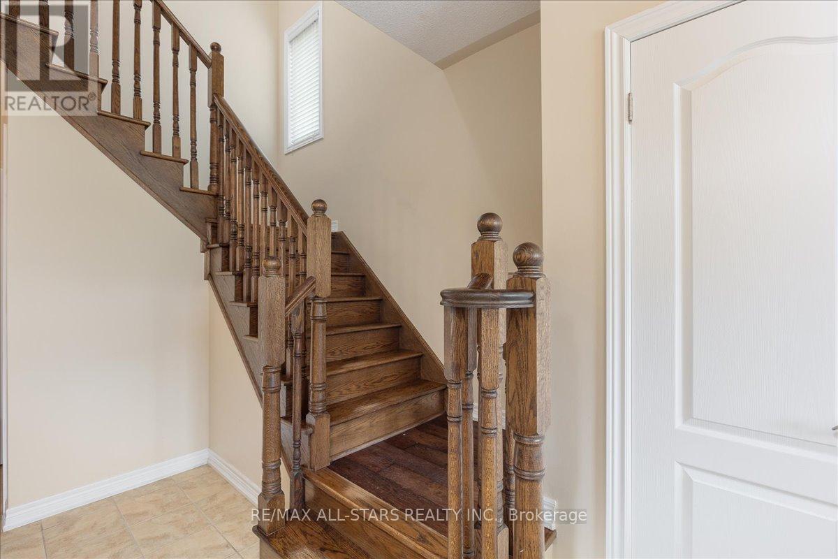 27 Scotia Road, Georgina, Ontario  L0E 1R0 - Photo 4 - N12995424