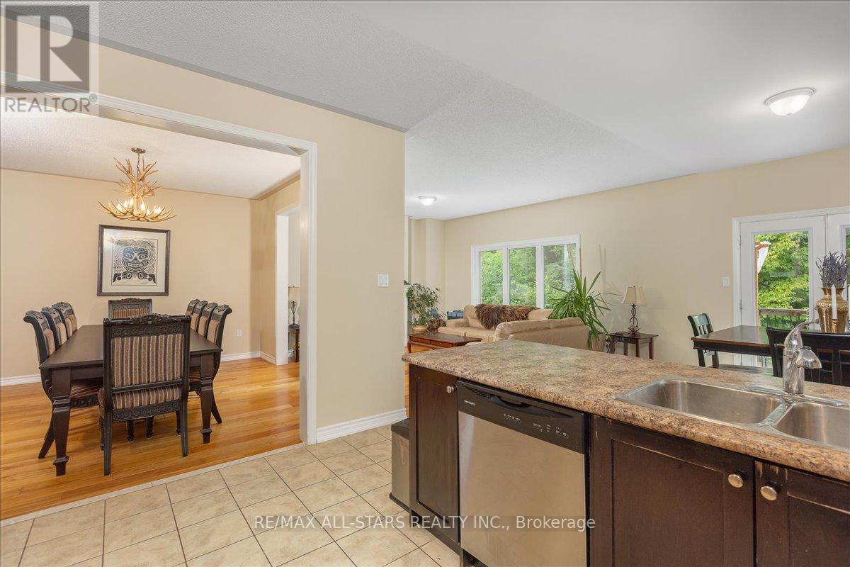 27 Scotia Road, Georgina, Ontario  L0E 1R0 - Photo 7 - N12995424