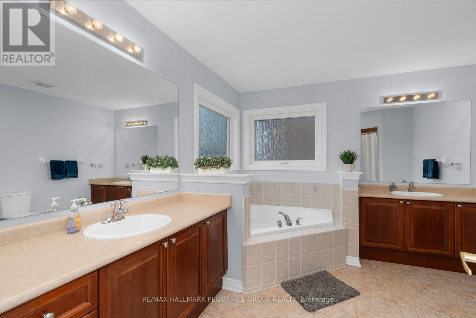 20 The Queensway, Barrie (Innis-Shore), Ontario  L4M 7H6 - Photo 13 - S12995294