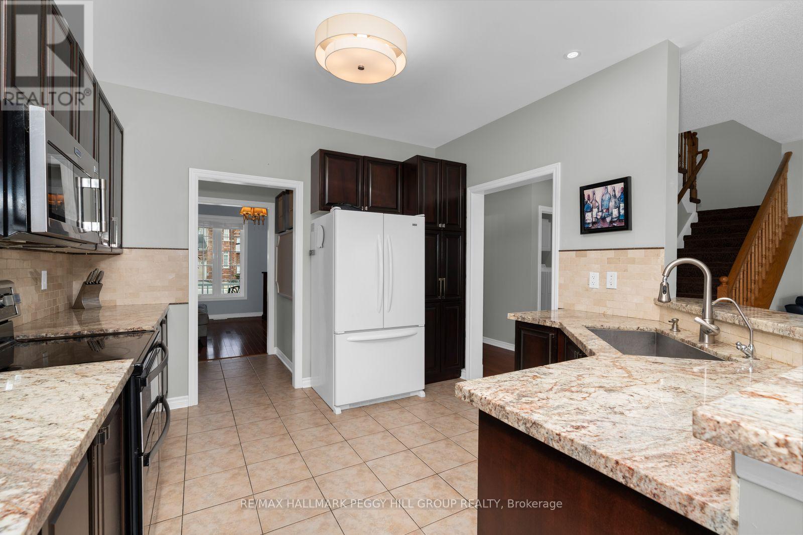 20 The Queensway, Barrie (Innis-Shore), Ontario  L4M 7H6 - Photo 8 - S12995294