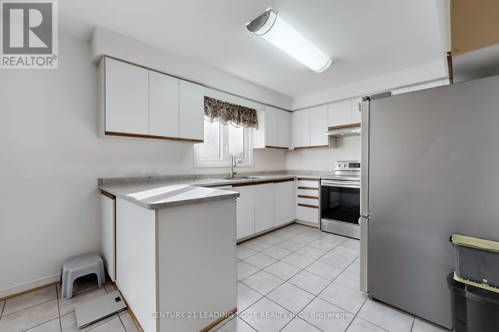 73 Hullrick Drive, Toronto (West Humber-Clairville), Ontario  M9W 6W6 - Photo 12 - W12973632