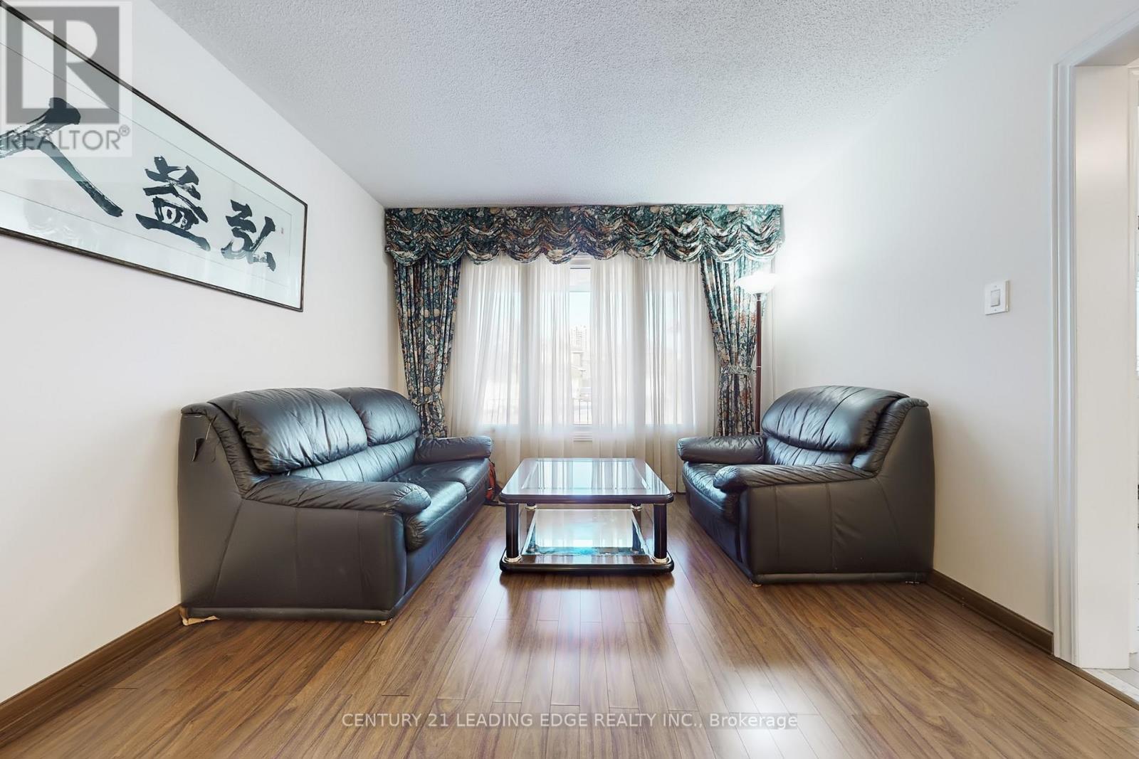 73 Hullrick Drive, Toronto (West Humber-Clairville), Ontario  M9W 6W6 - Photo 4 - W12973632