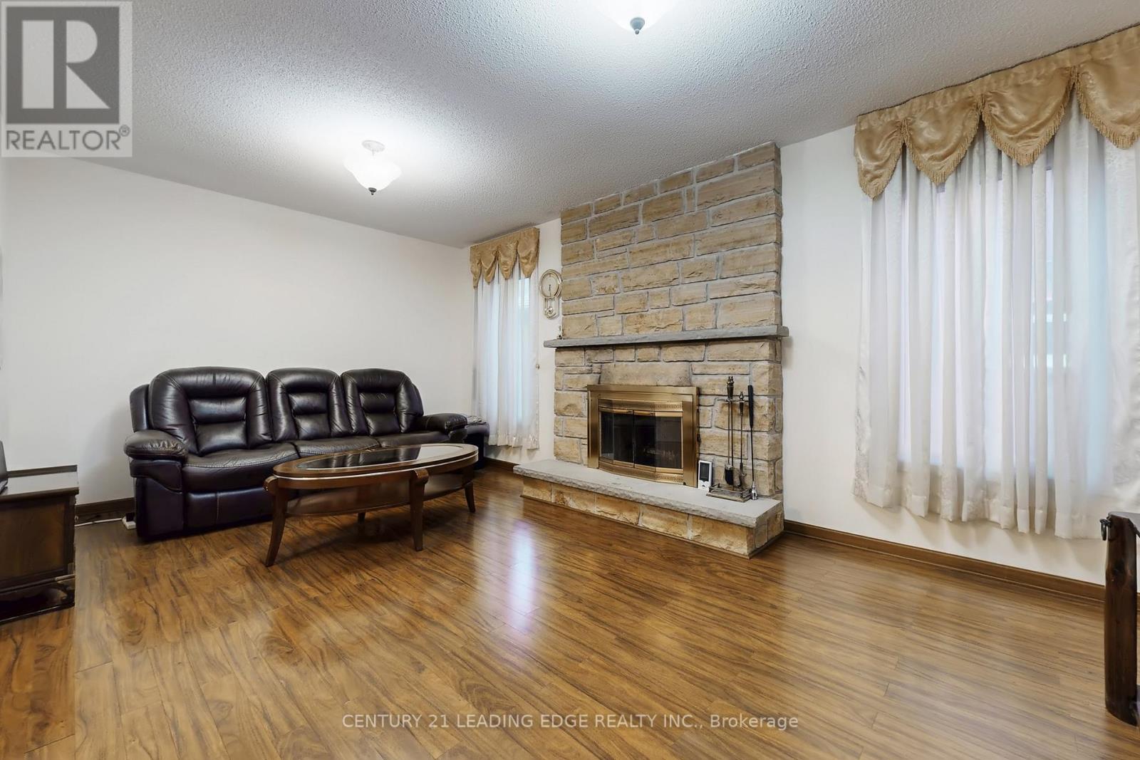 73 Hullrick Drive, Toronto (West Humber-Clairville), Ontario  M9W 6W6 - Photo 8 - W12973632