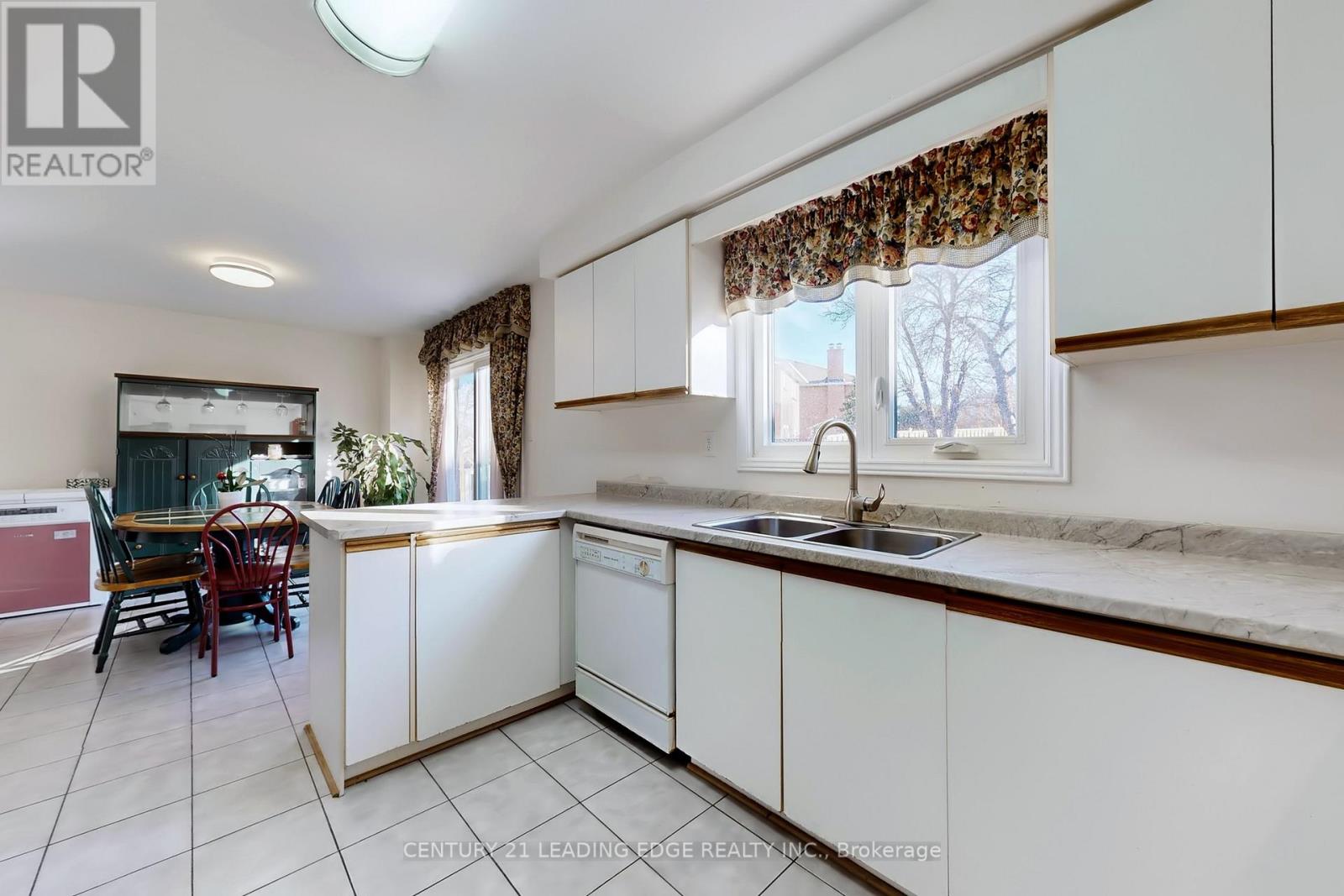 73 Hullrick Drive, Toronto (West Humber-Clairville), Ontario  M9W 6W6 - Photo 13 - W12973632