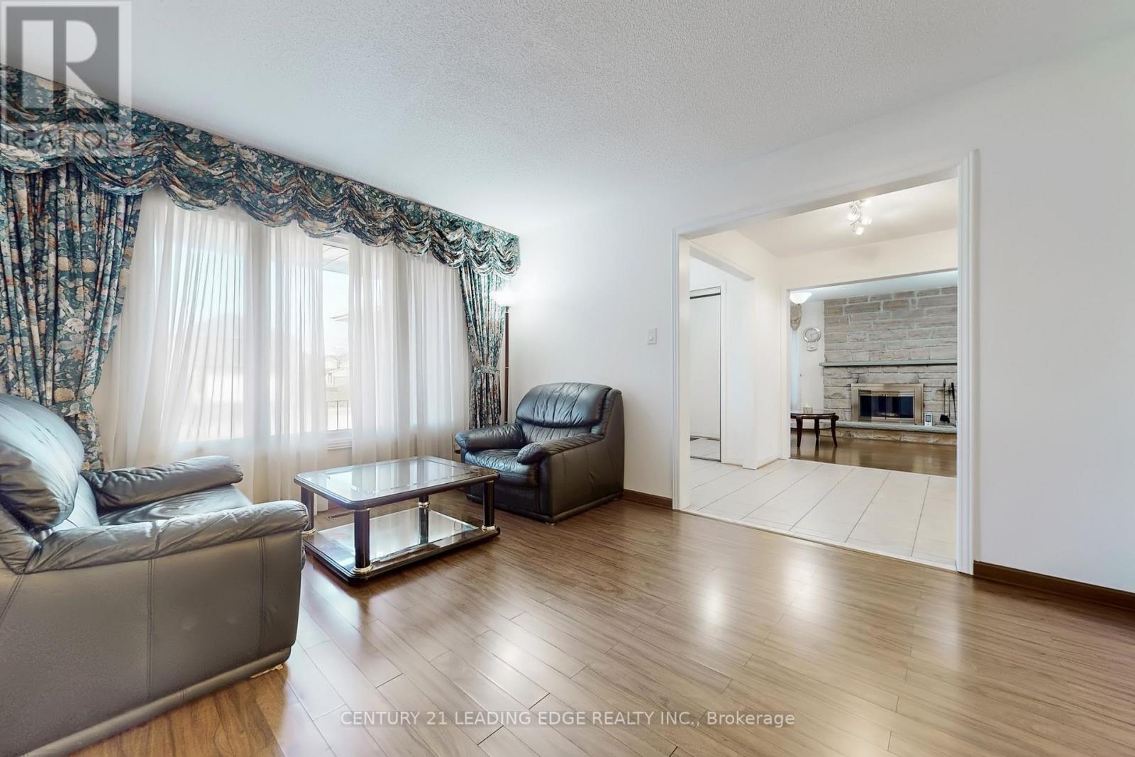 73 Hullrick Drive, Toronto (West Humber-Clairville), Ontario  M9W 6W6 - Photo 5 - W12973632