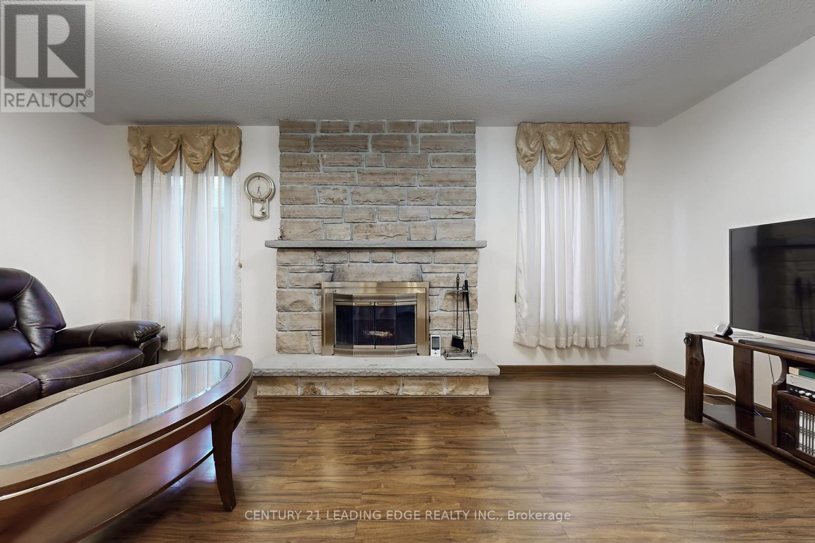 73 Hullrick Drive, Toronto (West Humber-Clairville), Ontario  M9W 6W6 - Photo 9 - W12973632