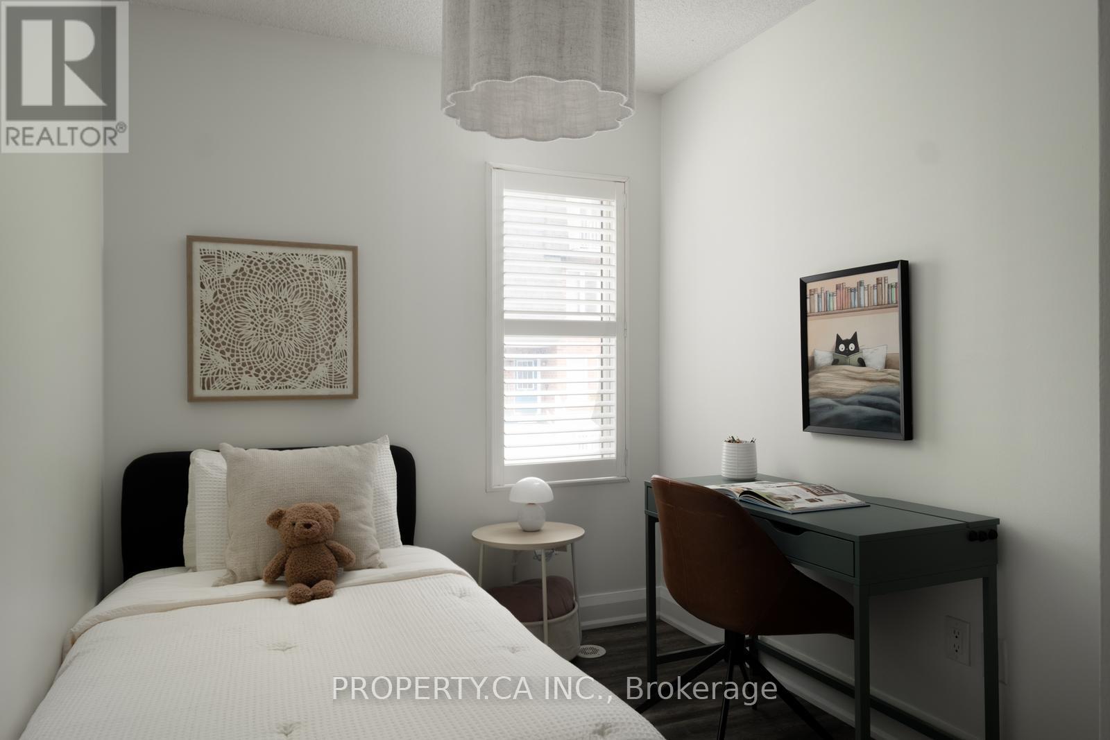 133 - 25 Turntable Crescent, Toronto, Ontario  M6H 4K8 - Photo 17 - W12995230