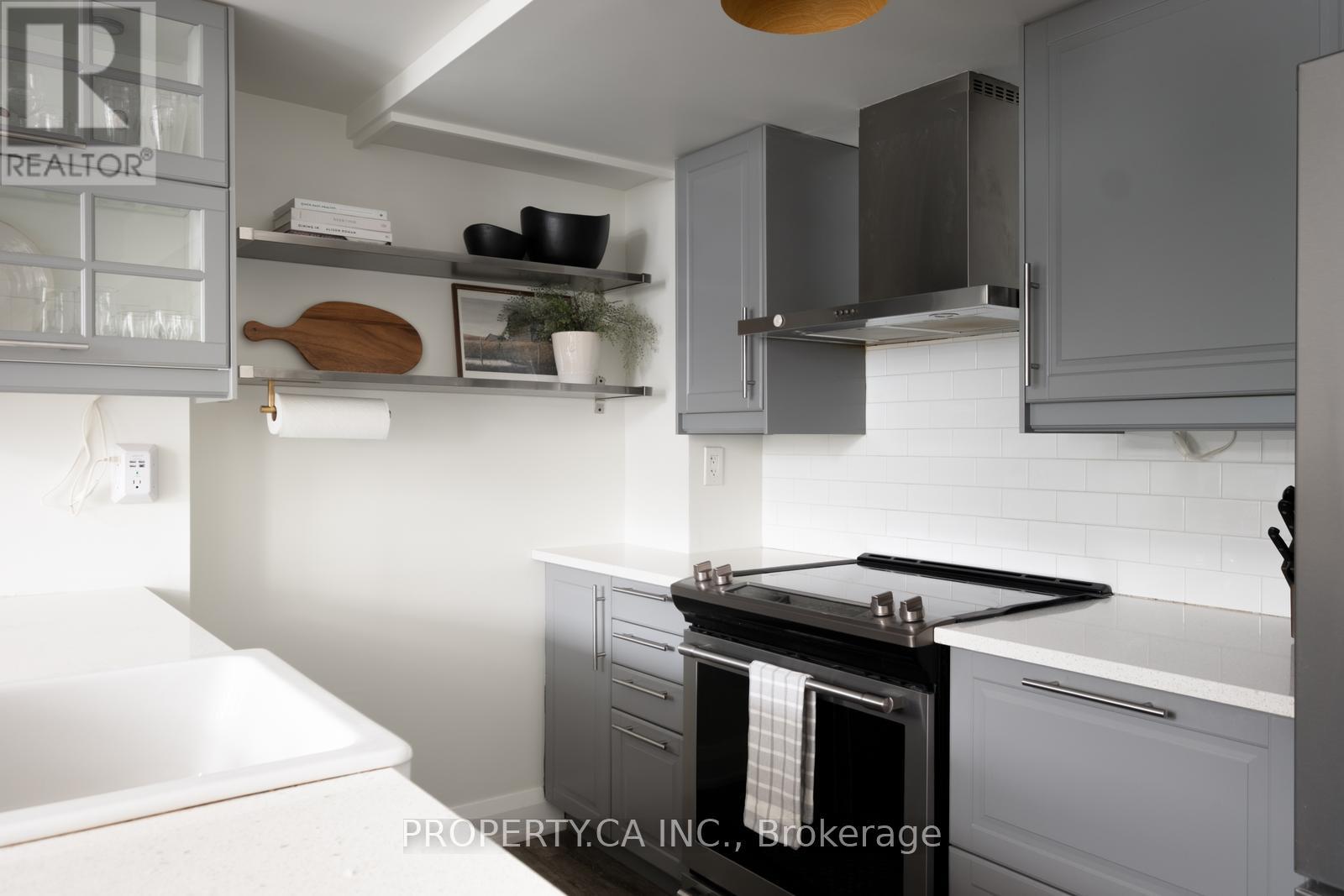 133 - 25 Turntable Crescent, Toronto, Ontario  M6H 4K8 - Photo 9 - W12995230