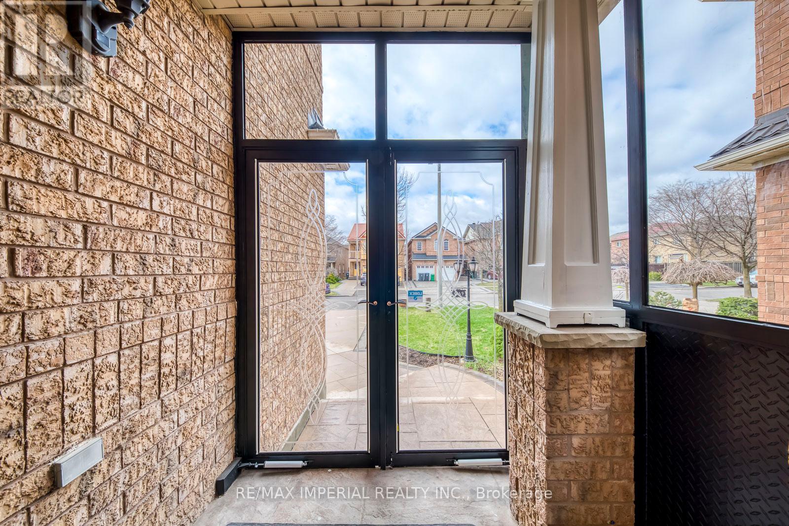 4769 Allegheny Road, Mississauga (Hurontario), Ontario  L5R 0A8 - Photo 3 - W12995238