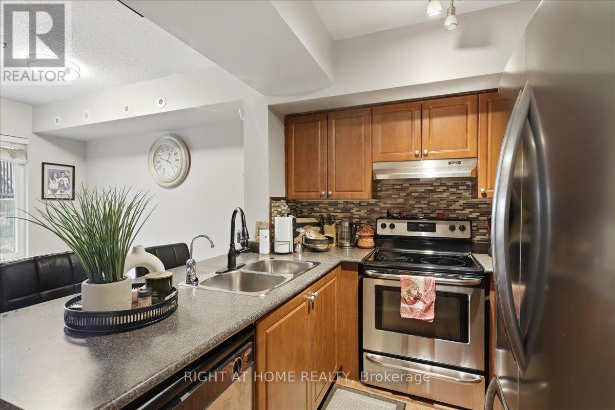 1009 - 3043 Finch Avenue W, Toronto, Ontario  M9M 0A4 - Photo 15 - W12995288