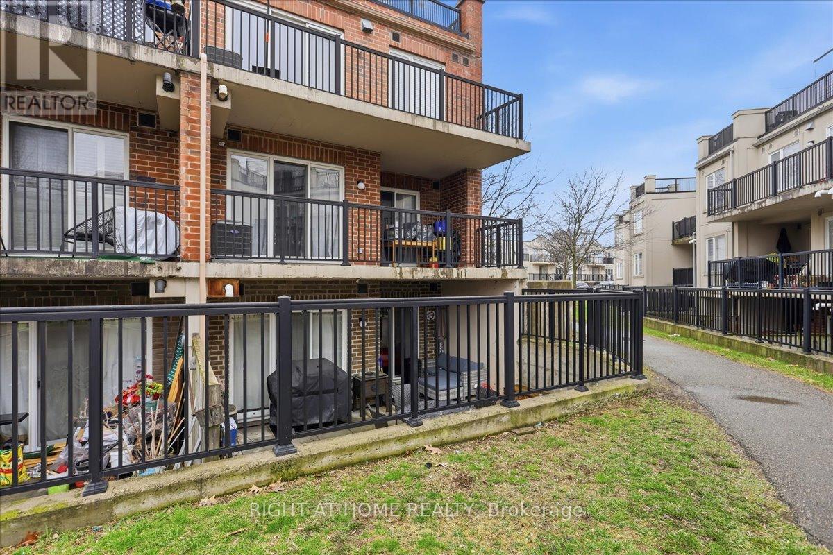 1009 - 3043 Finch Avenue W, Toronto, Ontario  M9M 0A4 - Photo 4 - W12995288